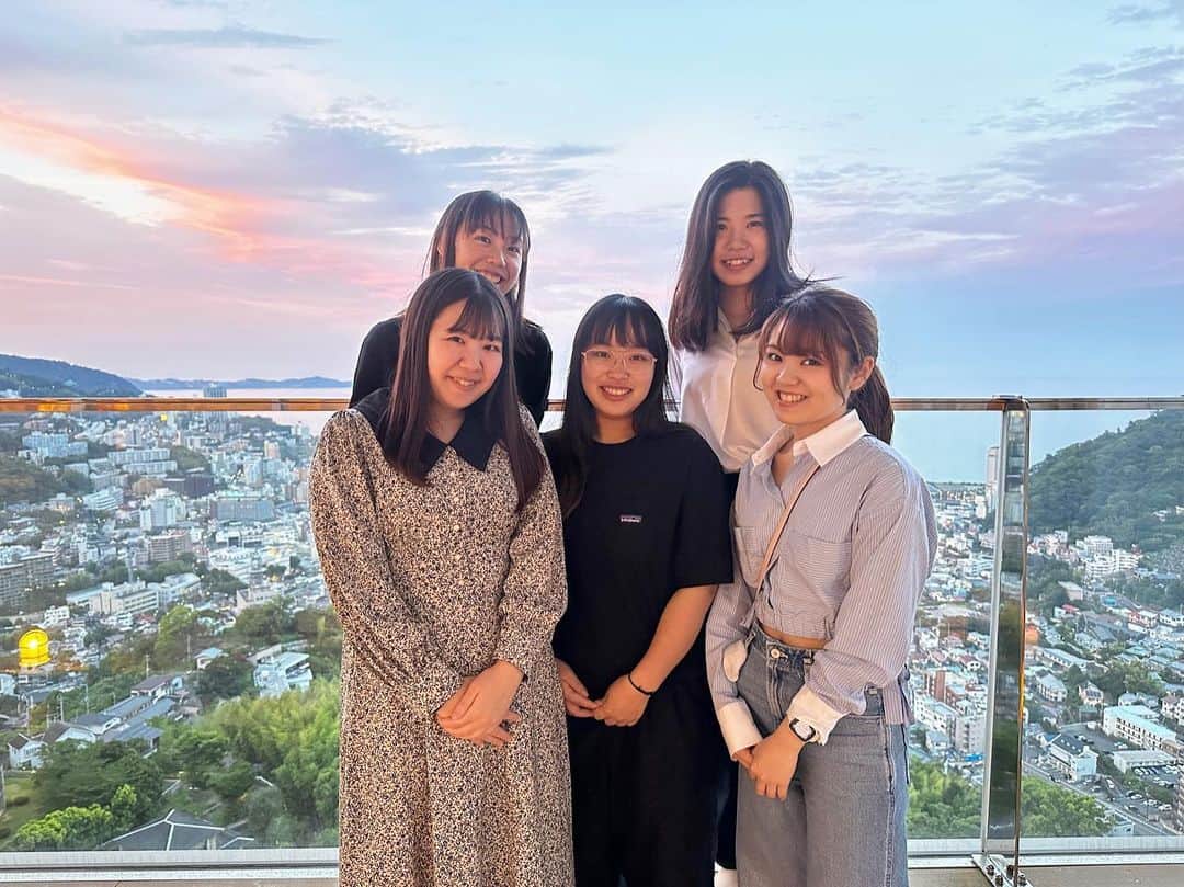 堀優衣のインスタグラム：「. 卒業後もこうしてみんなで旅行へ行けて嬉しい🏝  #熱海 #Atami #星野リゾート」