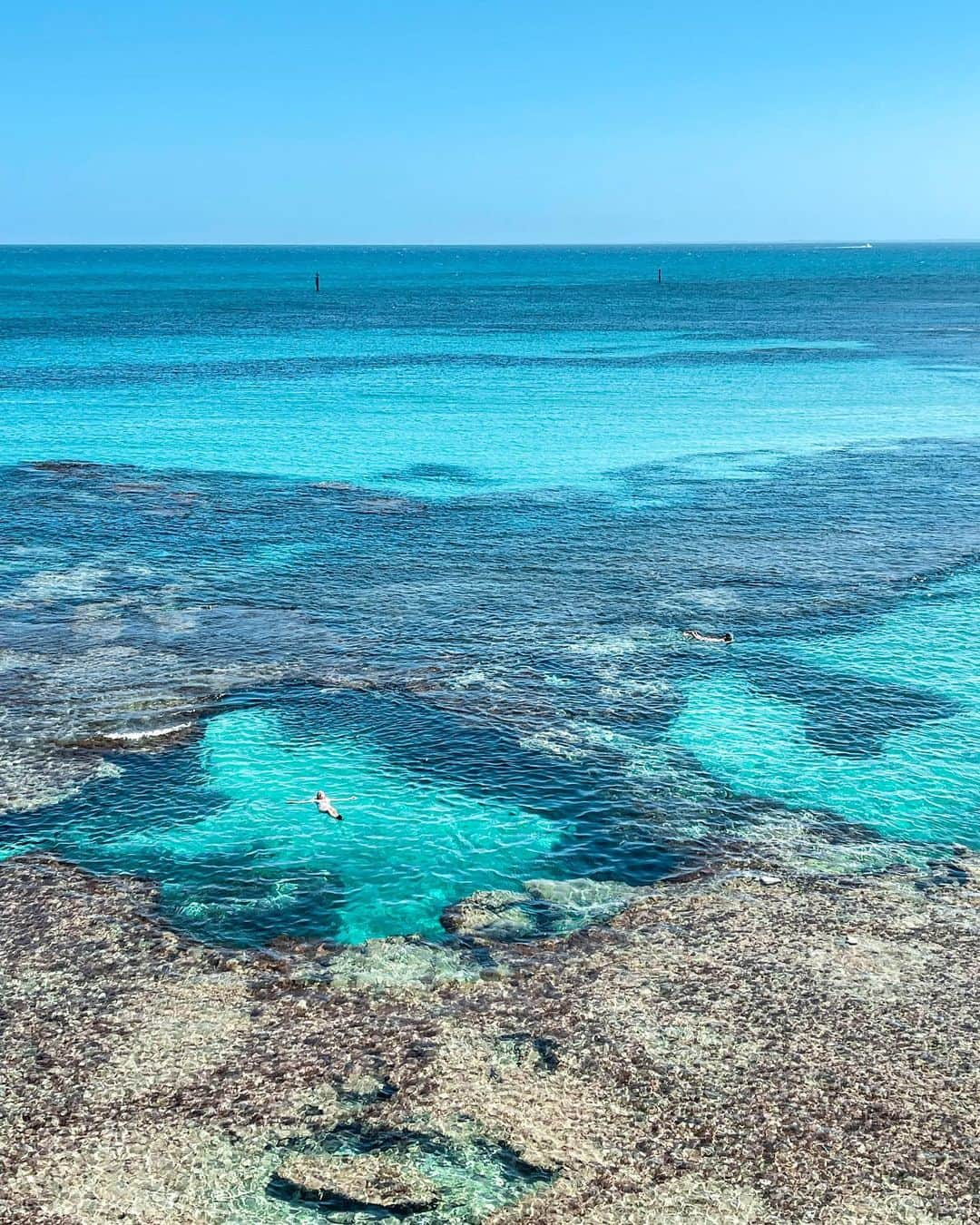 さんのインスタグラム写真 - (Instagram)「Happy World Oceans Day from one of my happiest places 🌊  The ocean brings many of us immense joy and healing, but it’s also an essential part of our eco system. Healthy oceans and marine life are critical for life on earth 🌎   Right now the planet and oceans face many threats, from the climate crisis, plastic pollution, overfishing and IUU - illegal, unreported and unregulated fishing.   Today I ask you to consider some ways that are within your capacity to help make a difference.  Here are some important factors contributing to ocean plastic pollution -  🌊 The number one plastic contaminant in our ocean is due to the fishing industry making up 70% of macro plastics found in the ocean - abandoned fishing nets, lines, ropes. Overfishing is damaging our oceans and marine life in many ways. The loss of large fish species is disrupting the food web. Bottom trawling releases as much carbon as air travel and also results in bycatch. Bycatch is when marine life like dolphins, whales, sharks, turtles, porpoises are caught as a consequence of industrial fishing. As many as 300,000 per year don’t make it with as many as 30,000 sharks lost per hour. This is the heartbreaking cost of consuming commercially caught fish and seafood.  🌊 All other plastic products pose a threat to the health of our oceans, marine life and us - It’s in our water, food, air and now it’s been found in our blood and lungs. Single use plastics like bottles, bags, balloons, candy/gum wrappers, party/picnic ware, and fishing gear are common items seen at beach clean ups. You can purchase reusable everything these days which is a small way to make a big lifelong difference.   🌊 One of the worst contaminants of all - Nurdles. These are pre production plastic pellets sent across the oceans to make plastic consumer items. Many are spilled and wash up on our beaches. They are tiny, can be confused for fish eggs by marine animals, are extremely toxic, hard to clean up, and sadly now found in the most remote places on this earth.   We can all help by using less plastic, attending local beach clean ups, opting for reusable products, and by speaking up to protect our wild, precious oceans 🐋」6月8日 18時15分 - helen_jannesonbense