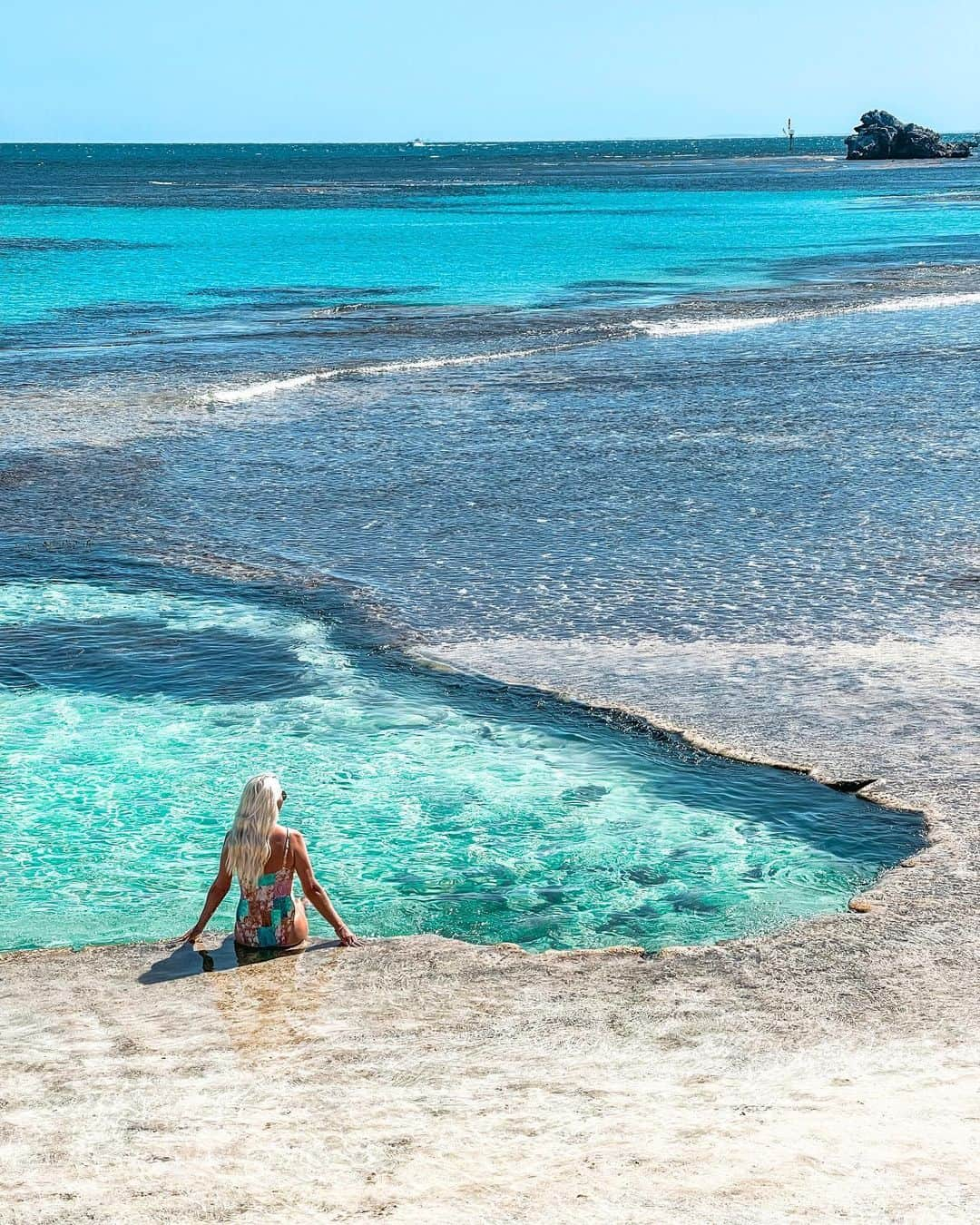 のインスタグラム：「Happy World Oceans Day from one of my happiest places 🌊  The ocean brings many of us immense joy and healing, but it’s also an essential part of our eco system. Healthy oceans and marine life are critical for life on earth 🌎   Right now the planet and oceans face many threats, from the climate crisis, plastic pollution, overfishing and IUU - illegal, unreported and unregulated fishing.   Today I ask you to consider some ways that are within your capacity to help make a difference.  Here are some important factors contributing to ocean plastic pollution -  🌊 The number one plastic contaminant in our ocean is due to the fishing industry making up 70% of macro plastics found in the ocean - abandoned fishing nets, lines, ropes. Overfishing is damaging our oceans and marine life in many ways. The loss of large fish species is disrupting the food web. Bottom trawling releases as much carbon as air travel and also results in bycatch. Bycatch is when marine life like dolphins, whales, sharks, turtles, porpoises are caught as a consequence of industrial fishing. As many as 300,000 per year don’t make it with as many as 30,000 sharks lost per hour. This is the heartbreaking cost of consuming commercially caught fish and seafood.  🌊 All other plastic products pose a threat to the health of our oceans, marine life and us - It’s in our water, food, air and now it’s been found in our blood and lungs. Single use plastics like bottles, bags, balloons, candy/gum wrappers, party/picnic ware, and fishing gear are common items seen at beach clean ups. You can purchase reusable everything these days which is a small way to make a big lifelong difference.   🌊 One of the worst contaminants of all - Nurdles. These are pre production plastic pellets sent across the oceans to make plastic consumer items. Many are spilled and wash up on our beaches. They are tiny, can be confused for fish eggs by marine animals, are extremely toxic, hard to clean up, and sadly now found in the most remote places on this earth.   We can all help by using less plastic, attending local beach clean ups, opting for reusable products, and by speaking up to protect our wild, precious oceans 🐋」