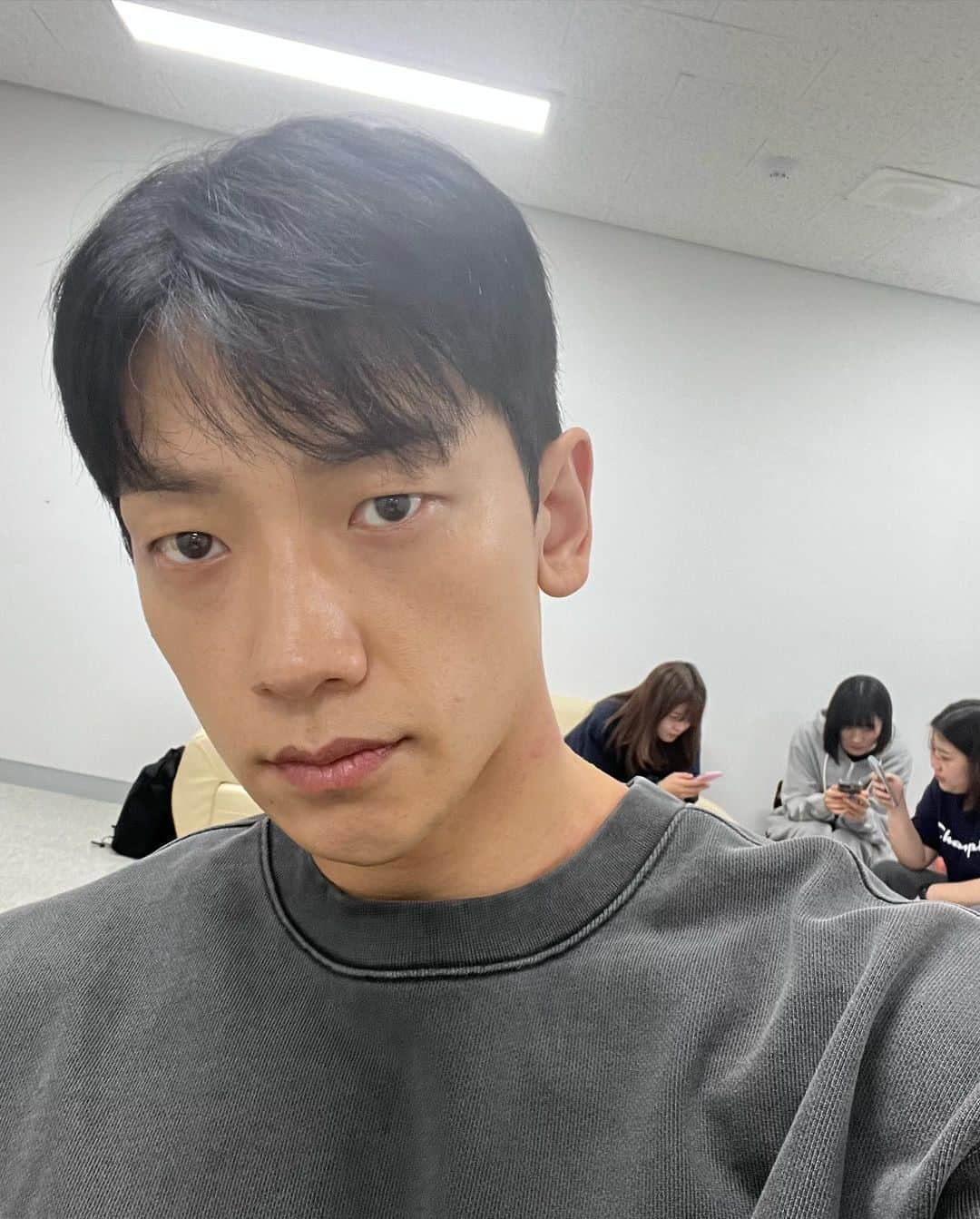 RAIN（ピ）さんのインスタグラム写真 - (RAIN（ピ）Instagram)「음청~ 열공중👋🔥」6月8日 18時17分 - rain_oppa