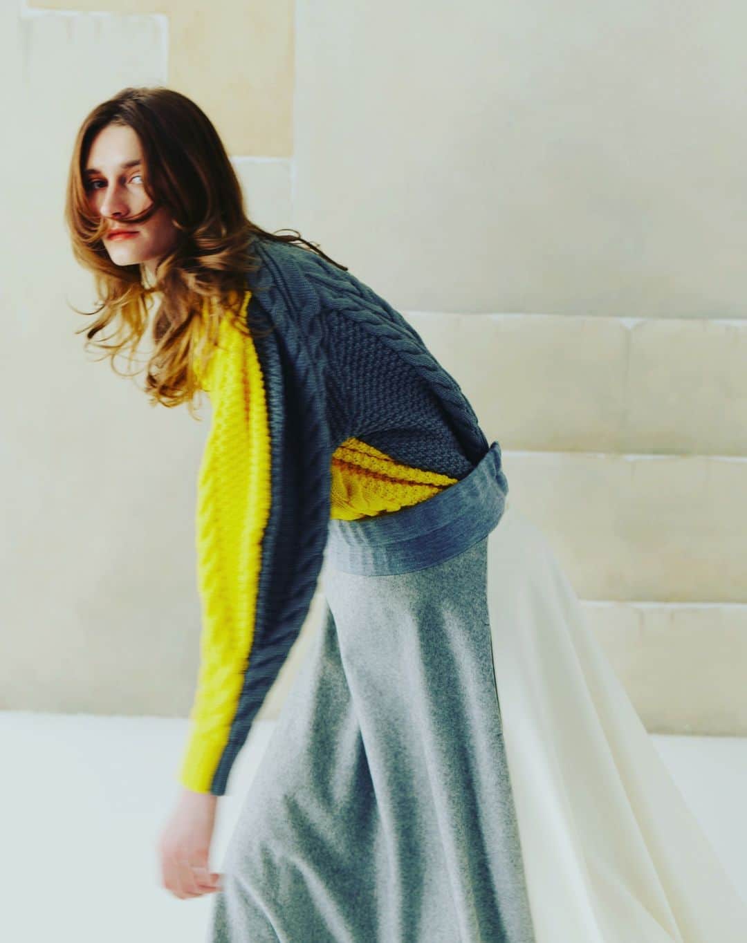 H/standard（アッシュ・スタンダード）さんのインスタグラム写真 - (H/standard（アッシュ・スタンダード）Instagram)「Color Blocking Tuck Shoulder Knit. Color Blocking Maxi Flare Skirt. AW2023 collection will start launching in August.  #stumbly #スタンブリー #colorblcking #colorcombination #aw2023collection #newstandard #newheritage」6月8日 18時32分 - stumbly.official