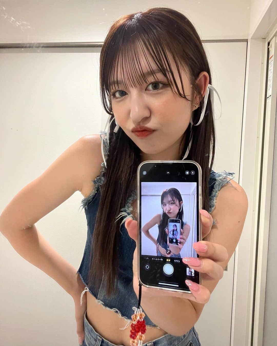 市野莉佳さんのインスタグラム写真 - (市野莉佳Instagram)「. 久しぶりにカラコンつけてみた🥽 @r.ooplus でまつ毛パーマしてもらって まつ毛復活~🌱 . #りかりこ #双子 #ファッション #コーデ #夏服 #夏コーデ #デニム #ヘアアレンジ #カラコン #ootd #fashion #hairarrange #denim #japanesegirl」6月8日 18時40分 - ichirika_62