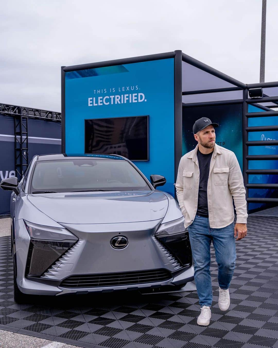 Gents Loungeさんのインスタグラム写真 - (Gents LoungeInstagram)「Had a blast checking out the new electrified lineup from @lexususa at the @electrify_expo in Long Beach a few weeks ago. I found out my wife was having a baby about 30 minutes after these photos were taken!! I think that beautiful rust colored RX might be the upgrade we’re looking for!  #lexusnx #lexusrx #lexuspartner」6月8日 18時41分 - gentslounge