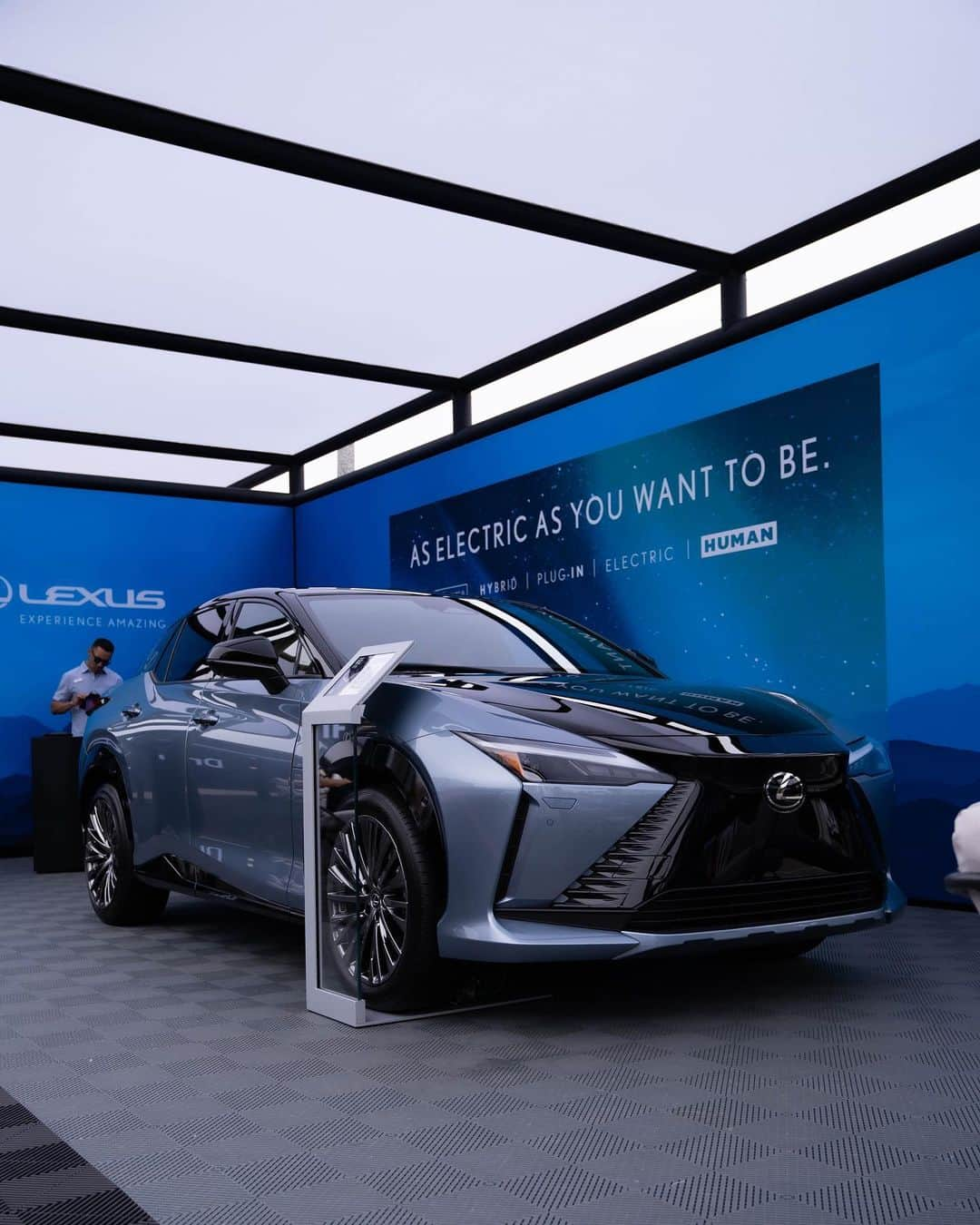 Gents Loungeさんのインスタグラム写真 - (Gents LoungeInstagram)「Had a blast checking out the new electrified lineup from @lexususa at the @electrify_expo in Long Beach a few weeks ago. I found out my wife was having a baby about 30 minutes after these photos were taken!! I think that beautiful rust colored RX might be the upgrade we’re looking for!  #lexusnx #lexusrx #lexuspartner」6月8日 18時41分 - gentslounge