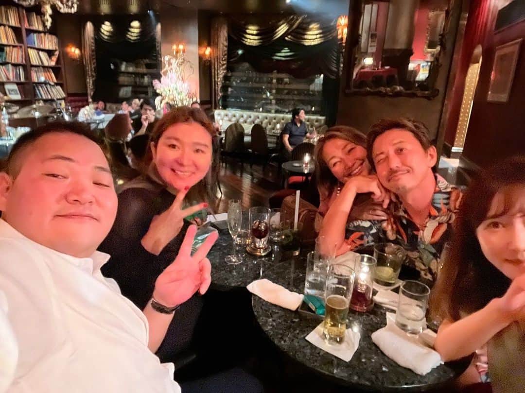 迫田愛子さんのインスタグラム写真 - (迫田愛子Instagram)「@hayamaboss  @manasokc   お祝いしてくれてありがとう🥂✨  @ojimama_ojimama  わたし達幸せものだね🩷」6月8日 18時53分 - aiko_esnail