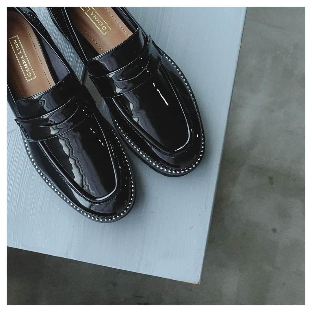 Daniella&GEMMAさんのインスタグラム写真 - (Daniella&GEMMAInstagram)「⁡ - Daniella & GEMMA 2023 Rain Collection  [Rain Shoes] Studs Loafers No.GE23407_Black Enamel.Silver  ■ONLINE STORE danigemma.com  ■店舗リスト ルミネ新宿店 ルミネ2 4F 渋谷ヒカリエ3F 伊勢丹新宿店2F そごう横浜店B1F 京都高島屋2F  -  #daniellaandgemma#danigemma#shoes#spring#summer#collection#ダニエラアンドジェマ#ダニジェマ#春#夏#コレクション#晴れの日も雨の日も#晴雨兼用#晴雨兼用シューズ#rainshoes」6月8日 18時52分 - daniella_and_gemma