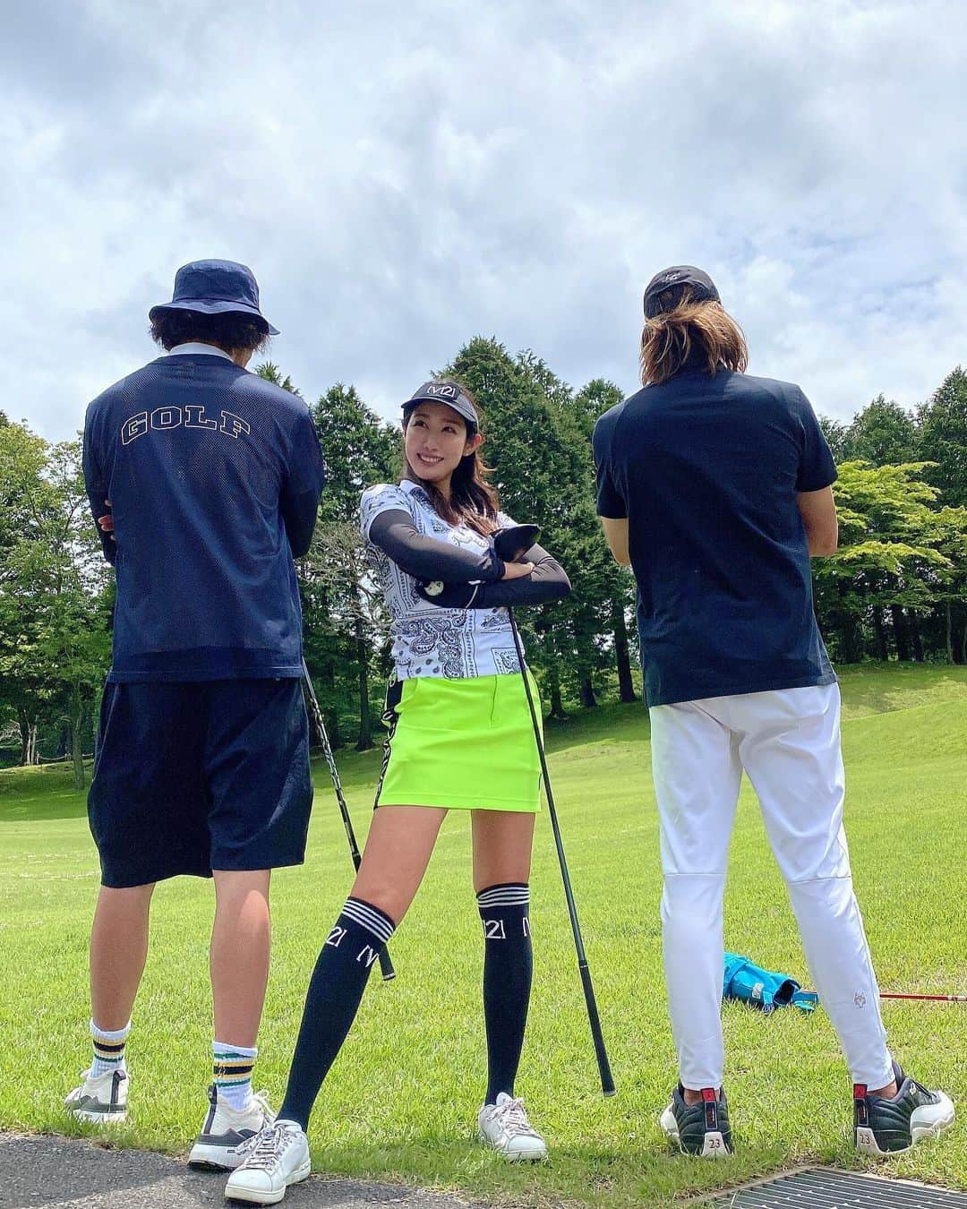 yurieさんのインスタグラム写真 - (yurieInstagram)「前日に誘われてゴルフー⛳️  ウェアは @v12golf_official   170cmの私が小さく見えるマジック🪄💗  多分この組み平均身長175cmくらいでめっちゃ目立ってたと思う🤣  楽しかったー❣️❣️  お誘いありがとう☺️✨   #v12 #v12golf #golf #golfswing #golffashion  #golfwear #golfoutfit #ゴルフ好き #ゴルフ初心者 #ゴルフ練習 #ゴルフ女子 #ゴルフ男子 #ゴルフ上手くなりたい #ゴルフ好きと繋がりたい#ゴルフウェアー  #ゴルフスイング #골프 #ゴルフコーデ #スポーツ女子 #ゴルフ旅 #高尔夫球 #กอล์ฟ」6月9日 0時18分 - yurie808golf