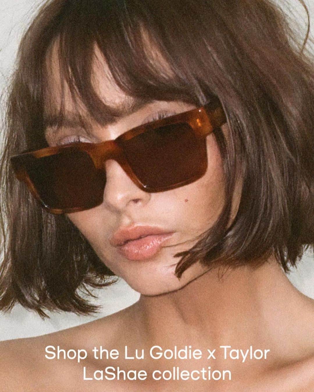 テイラー・ラシェのインスタグラム：「aaaaand WE ARE LIVE ♥  head to my link in bio to shop new sunnies collection with my fav @lu.goldie 🎉」