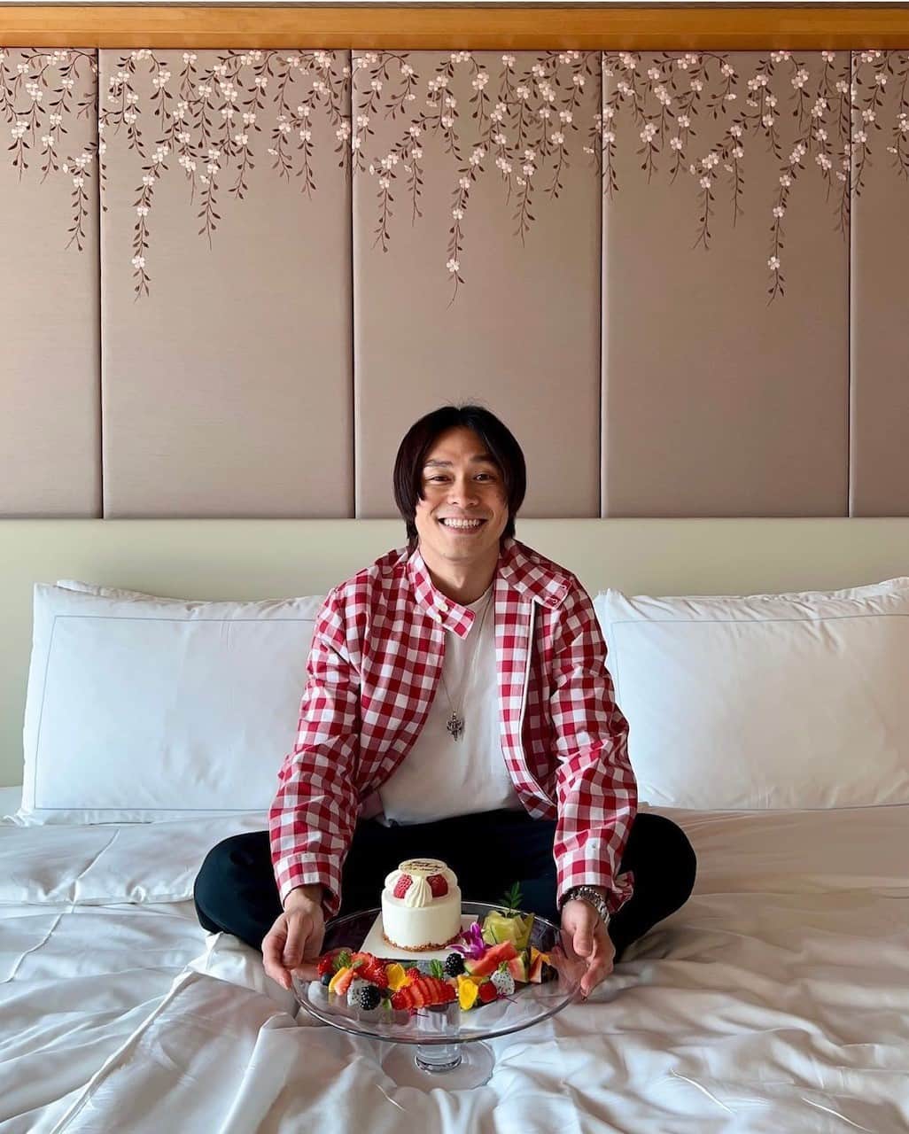 Mandarin Oriental, Tokyoさんのインスタグラム写真 - (Mandarin Oriental, TokyoInstagram)「"We would like to extend our heartfelt appreciation to Mr. Go Akimoto, who is our "Hotel Fan," for celebrating his birthday with us at the Mandarin Oriental, Tokyo. We sincerely hope that you thoroughly enjoyed our "Legendary Service". Wishing you a fantastic year ahead filled with happiness, love and success. Cheers to you!  Thank you for sharing this beautiful snap, @go_akimoto ! “  マンダリン オリエンタル 東京の「ホテルファン」である秋元剛さまに、大切なお誕生日にご宿泊いただきました。私どものレジェンダリーサービスをお楽しみいただけましたなら幸いです。素晴らしい1年になりますよう、スタッフ一同心よりお祈り申しあげます。@go_akimotoさま、素敵な写真をありがとうございます。 … Mandarin Oriental, Tokyo #MandarinOrientalTokyo #MOtokyo #ImAFan #MandarinOriental #Nihonbashi #Tokyohotel #マンダリンオリエンタル #マンダリンオリエンタル東京 #東京ホテル #日本橋 #日本橋ホテル」6月8日 19時00分 - mo_tokyo