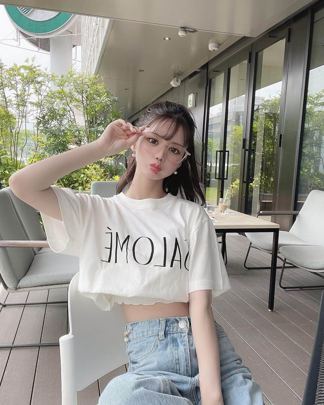 MISAのインスタグラム：「ㅤㅤㅤㅤㅤㅤㅤㅤㅤㅤㅤㅤㅤ ㅤㅤㅤㅤㅤㅤㅤㅤㅤㅤㅤㅤㅤ 久しぶりにカジュアルめなコーデ🥰 Tシャツはwegoです🌸ほんとはもっと長いんやけど 短くして着てるよー🤍🤍 ㅤㅤㅤㅤㅤㅤㅤㅤㅤㅤㅤㅤㅤデニム合わせかわいすぎるな🥲🤍 他もデザインかわいいのいっぱいあった💕 ZOZOでかなりお買い得に買えるから おすすめだよーーーっ☺️🤍🤍 ㅤㅤㅤㅤㅤㅤㅤㅤㅤㅤㅤㅤㅤ  #ootd #dailylook  #WEGO #ウィゴー #ロゴT」