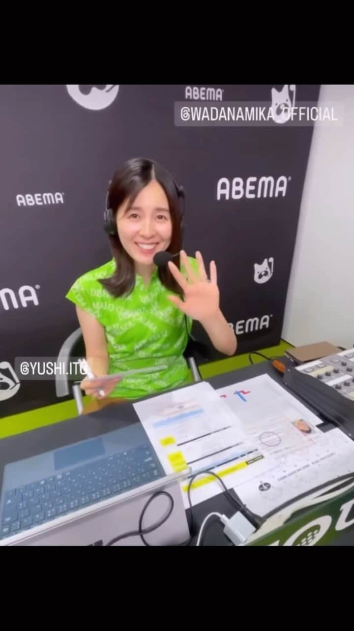 和田奈美佳のインスタグラム：「⛳️✨  Abemaツアー第五戦 悪天候の中大会2日目が行われました😊  まずは全選手ホールアウトできて良かった😭 現地スタッフの皆さん、出演者の皆さん 大雨の中ありがとうございました😊  泣いても笑っても明日が最終日！ 一体どの選手が栄冠に輝くのか✨ 朝9時から生放送です😊 是非Abemaツアーをご覧ください。  📸しのぶ解説＆キャメラマン📸 @shinov141   👦解説　伊藤有志プロ👦 @yushi.ito   👚ウェア👚 @delsol_golf  @delsolgolf   #abemaツアー #男子ゴルフ下部ツアー」