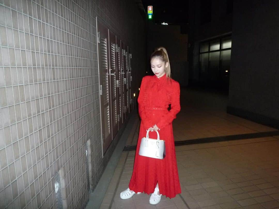 那須笑美さんのインスタグラム写真 - (那須笑美Instagram)「PradaGalleria👜  2007年に誕生したプラダのアイコンバッグ「プラダ ガレリア」  ミラノのアーケード「ガレリア・ヴィットリオ・エマヌエーレⅡ世」にあるプラダ第1号店にちなんで名付けられたみたいです🧐💭　  サイズやカラーのバリエーション豊富なので自分にぴったりな「ガレリア」がみつかるはず〜！⭐️  @prada  #PradaGalleria」6月8日 19時05分 - nasu_hohomi