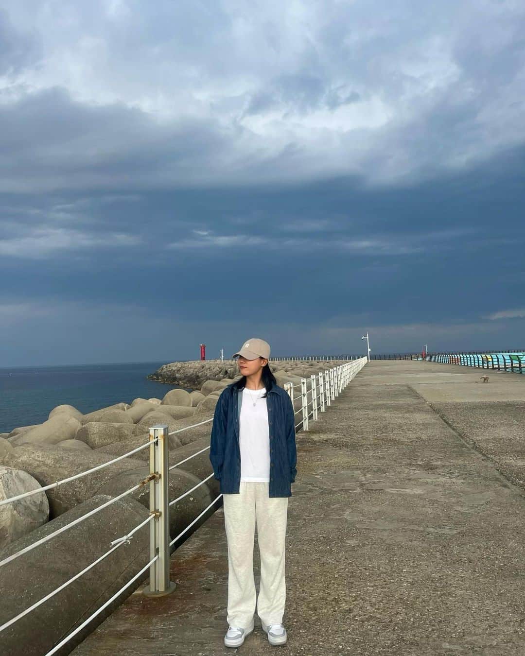 イ・ソミのインスタグラム：「. 🌊🐬🐟🐳🐋🦈🦭🦑🐠 . . . #양양 #바다」