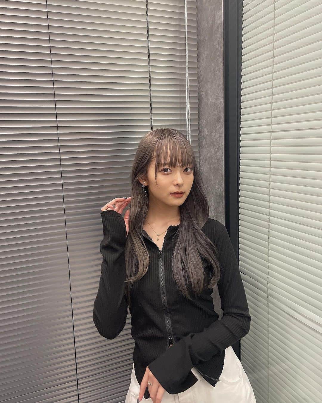 宇井優良梨のインスタグラム：「🩶」