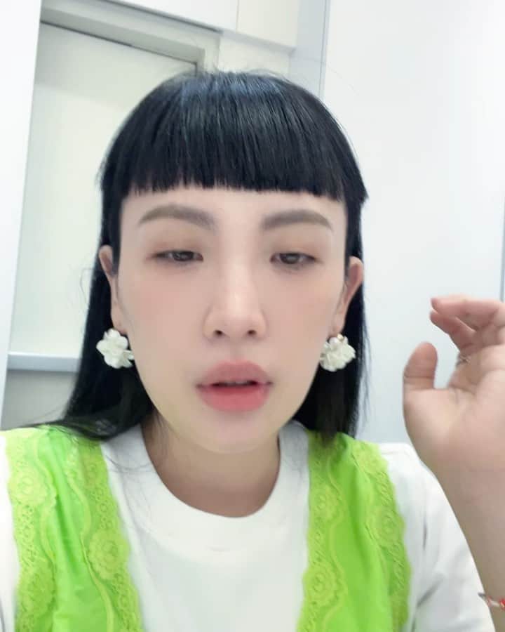 ウェイ・ルーシュエンのインスタグラム：「#超幸運美人」