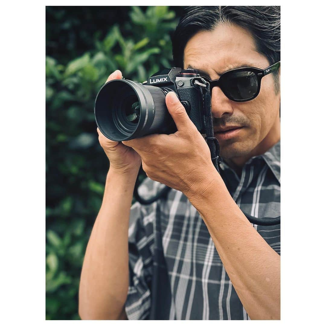 肥野竜也さんのインスタグラム写真 - (肥野竜也Instagram)「＂New Camera＂ @lumixjapan もうちょい良い写真を撮りたくて… 再びカメラボディに手を出してしまったw 無駄にならない様に勉強します〜 このカメラなら映像も撮りたいな… ⁡ #デジカメ #デジタル一眼 #カメラ #ルミックス #camera #lumix」6月8日 19時27分 - tatsuya_hino