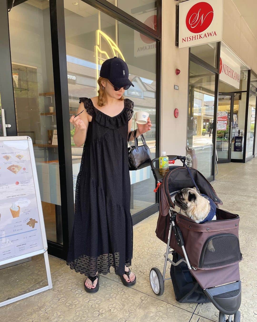 佐々木かいのインスタグラム：「2日目のお洋服❤︎🏷️ 最近柄にもなくフリルが好きです😂❤︎笑  2日目に木更津のアウトレットに行った目的は、我が家の40代男性の「ジェラートピケのカフェのクレープをもう一度食べたい♡」という願いを叶える為でありました😛🍨🐳 また食べられて良かったねぇ😂♡  以上で今回の旅行の投稿は終わります🙏✨ 最後までお付き合い頂きありがとうございました🥺❤️ ・ ・ #木更津アウトレット #ジェラートピケ #ジェラートピケカフェ #クレープ」