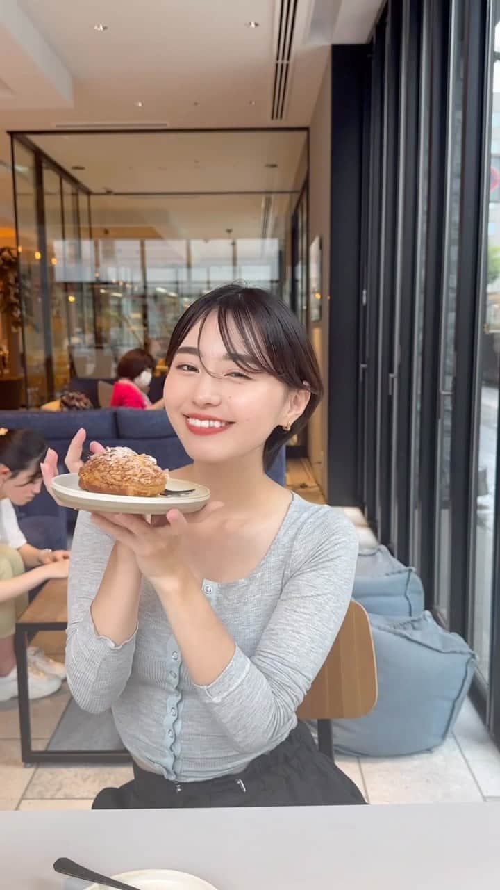 MIORIのインスタグラム：「肩のダサい日焼けあとに注目🥲  #ショート#ショートヘア#ショートカット#150cmコーデ#150cmファッション#低身長コーデ#低身長ファッション#骨格ナチュラル#イエベ春」