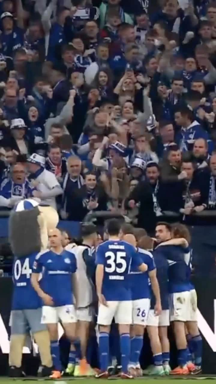 ケナン・カラマンのインスタグラム：「Glück auf liebe Schalker,  es gibt leider nicht viel zu sagen, nur vom Herzen ein riesiges Dankeschön an alle Fans, ihr wart unfassbar diese Saison!  #wirkommenwieder」