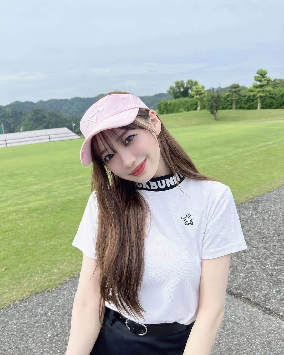 のインスタグラム：「人生初ゴルフしてきた！  もっと上手くなりたい~！！  ⁡ ⁡ ⁡ ⁡ ⁡ ⁡ ⁡ ⁡ ⁡#ゴルフ #ゴルフ女子 #ゴルフウェア   #ミルクティーベージュ #韓国メイク#fashion #portrait #selfie #随手拍 #網美 #셀카 #패션 #데이트」
