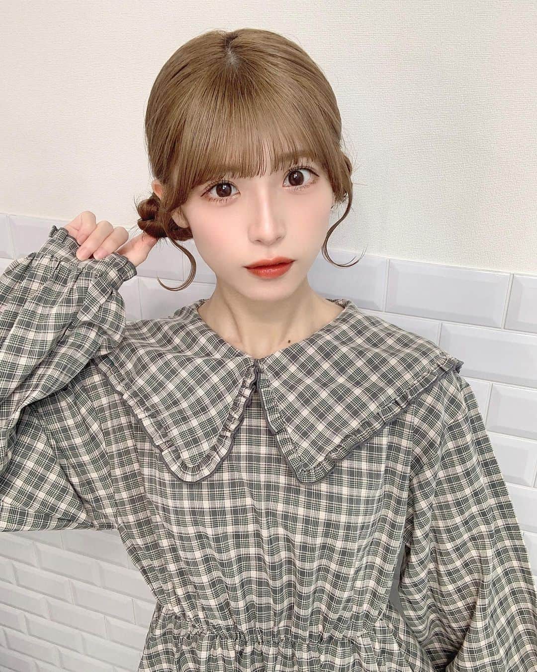 のインスタグラム：「⁡ ⁡ 普段美容室行ってヘアアレンジしてもらうことって中々ないんだけどこの前のワンマンはどうしてもこの髪型がしたくて行ってきたよ〜✌︎ ⁡ 似合ってたー？🧸」