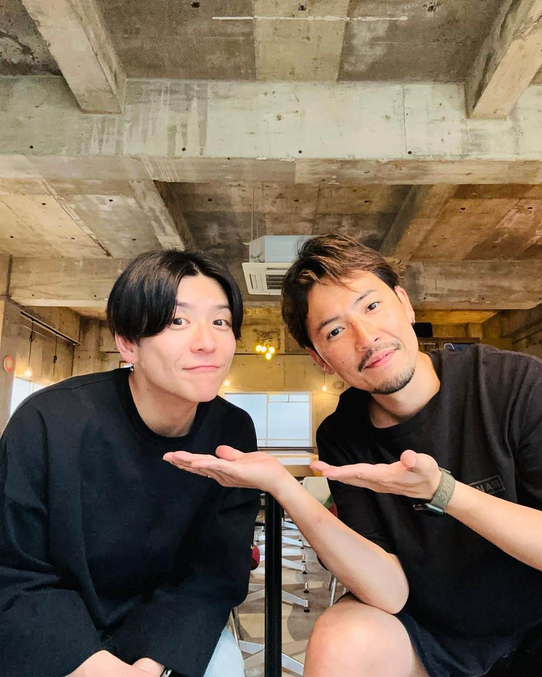 小柳津林太郎さんのインスタグラム写真 - (小柳津林太郎Instagram)「まさかのタイムリーにハマってた、 #あいの里 一のイケメン #たぁ坊 ことたかさんと福岡でランチとお茶しました、Today！！！☺️  なんと小倉出身で、僕と同じく、福岡←→東京のニ拠点生活仲間ということで、共通項もとても多く、素敵な時間でした🤘  お互いきっと、恋リアとかに出てなかったから会ってなかったと思うと、面白いですよね、出会いとは！ちなみにカメラ以上の好青年✌️  #福岡 #博多 #小倉 #ニ拠点生活 #多拠点生活 #netflix #amazonprime #バチェラー」6月8日 19時56分 - rinsta_gram1002