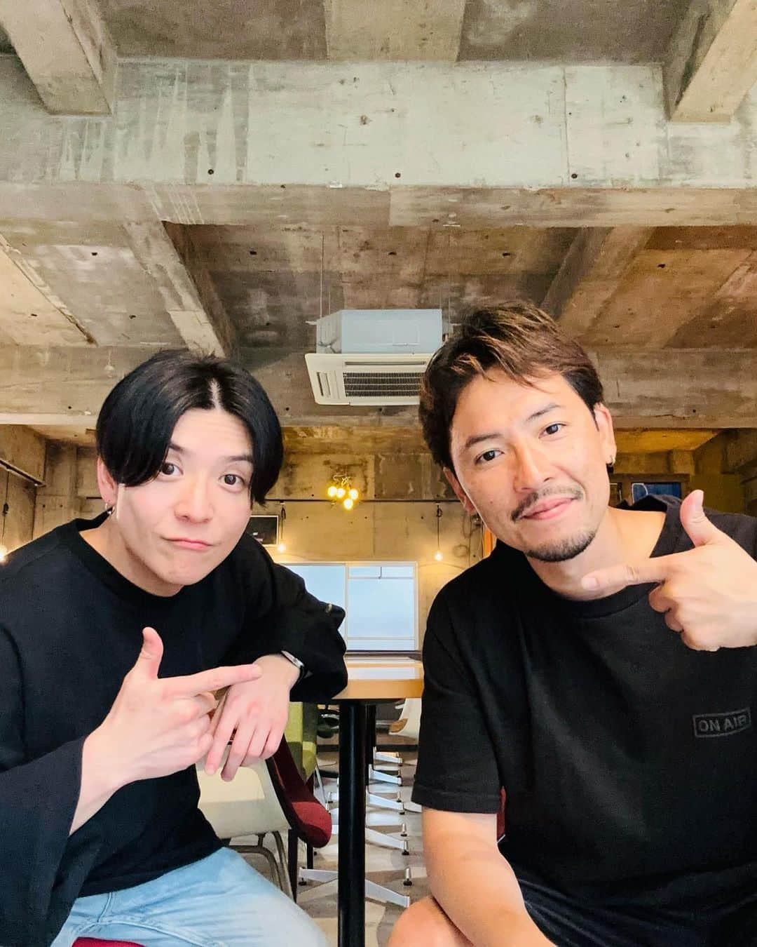 小柳津林太郎さんのインスタグラム写真 - (小柳津林太郎Instagram)「まさかのタイムリーにハマってた、 #あいの里 一のイケメン #たぁ坊 ことたかさんと福岡でランチとお茶しました、Today！！！☺️  なんと小倉出身で、僕と同じく、福岡←→東京のニ拠点生活仲間ということで、共通項もとても多く、素敵な時間でした🤘  お互いきっと、恋リアとかに出てなかったから会ってなかったと思うと、面白いですよね、出会いとは！ちなみにカメラ以上の好青年✌️  #福岡 #博多 #小倉 #ニ拠点生活 #多拠点生活 #netflix #amazonprime #バチェラー」6月8日 19時56分 - rinsta_gram1002