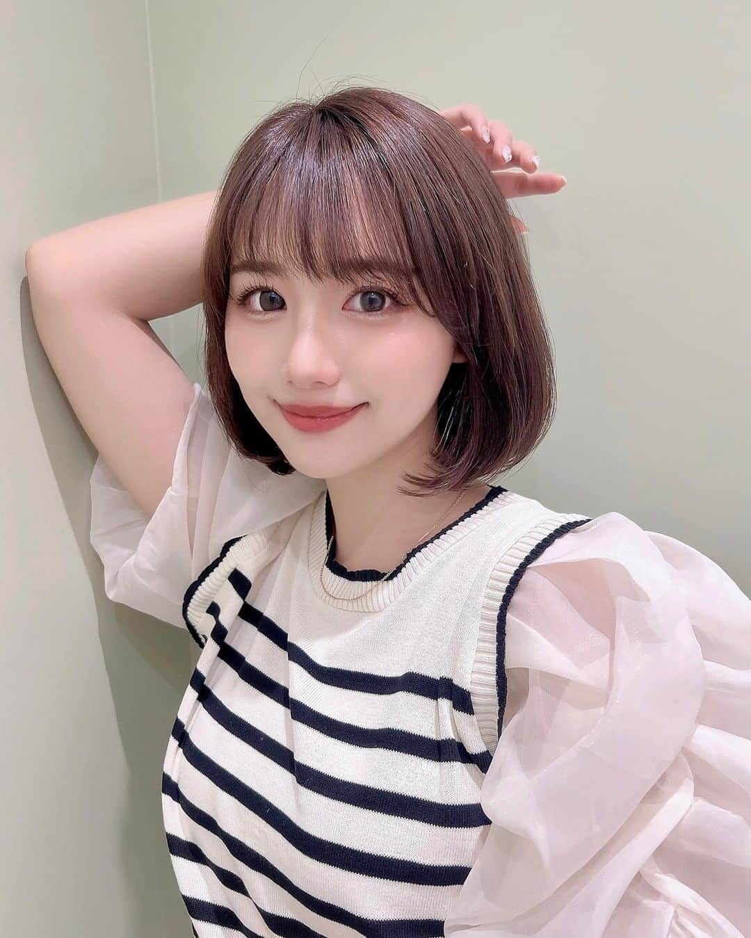 加藤里奈のインスタグラム：「⋆  カラーありがとう❥ そして新店舗おめでとう〜！ @yu_katsumoto   そしてまつぱもしてもらったので メイクが楽しくて楽しくて仕方がないです🥹 @bonheur_eyelash   #ootd #fashion #instafood #instagram  #hairstyle #outfit #code #instafashion  #ファッション #撮影 #ヘアスタイル #ヘア  #コーディネート #コーデ #今日の服」