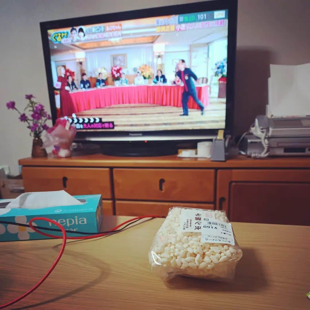 松本隆博のインスタグラム：「。⁡ オカンといるのは苦痛じゃない⁡ ⁡んだけど、、このテレビの音がもう⁡ ⁡俺は頭が痛くなるのだ。テレビ棄てて⁡ ⁡18年。全く観ないからこの、、⁡ ⁡（やってる出演者には申し訳ないが）⁡ ⁡ワチャワチャ感が、僕の神経を逆撫で⁡ ⁡する(￣▽￣;)。。⁡⁡ ⁡⁡ ⁡明日は兵庫県豊岡市へ。⁡ ⁡松本隆博の、⁡ ⁡元気もりもりスタミナラジオ⁡ ⁡の収録！……そしてお待たせしました‼️⁡ ⁡やっと今月8日にグランドオープン⁡ ⁡但馬庵 はなれ⁡ ⁡にも顔を出しに行きます🚗 ³₃🚗³₃🚗 ³₃⁡ ⁡⁡ 還暦少年 松本隆博 ⁡」