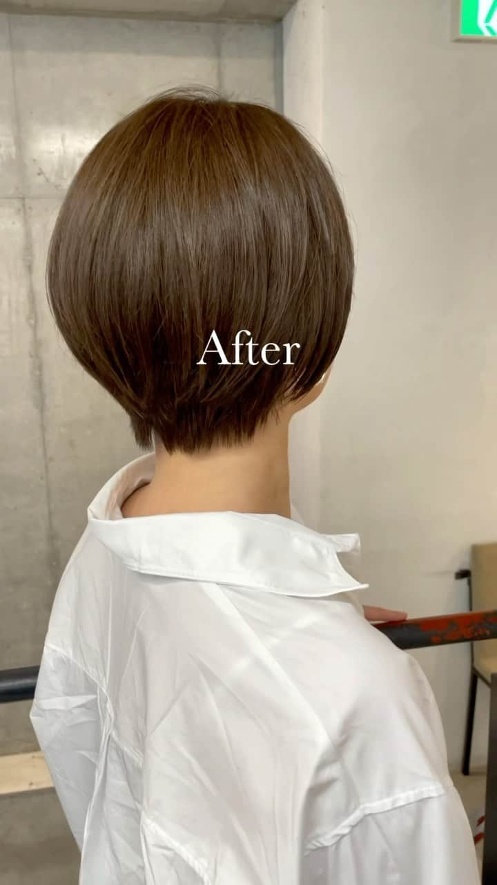 吉田達弥のインスタグラム：「お客様 Before After ✨  cut ✂︎ 本格的に子育てが始まったので 乾かすだけでまとまる丸みショートにしました👏✨  color シアーミントベージュで 赤みを抑えて柔らかい印象に🍃  #ヘアアレンジ　#カット　#ヘアカラーベージュ  #ミントカラー  #レイヤーカットロング  #おくれ毛　#編み下ろし  #ヘアアクセサリー」