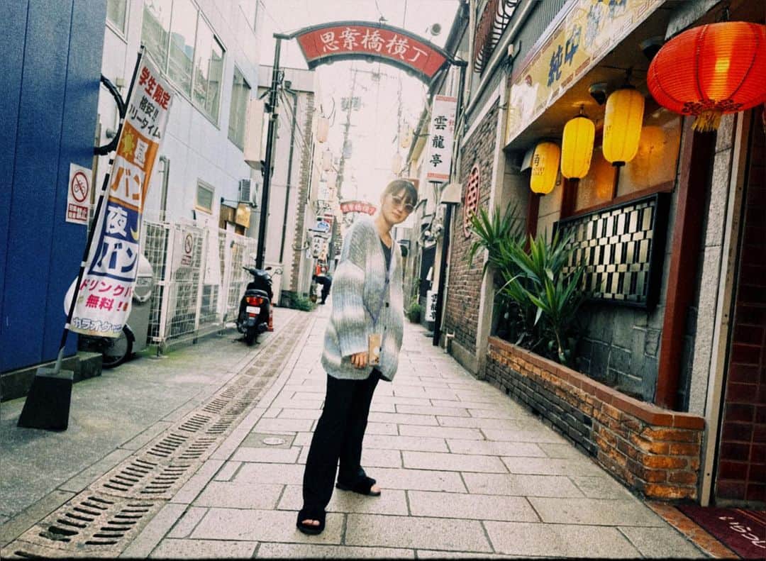 吉本実憂さんのインスタグラム写真 - (吉本実憂Instagram)「in 長崎✨  お仕事で行ってました！  素敵な街並み🎞  明日からは、ついに、、 映画 #逃げきれた夢 公開です🥹 台本を初めて読んだ時から 絶対にやりたいと強く思った役。 地元としても役者としても 憧れの大先輩とのお芝居、 とても光栄で楽しく、刺激的でした。  福岡だと @kinocinema_tenjin  東京だと @musashinokan123  で上映します！ その他の地方でも上映しておりますので ぜひご覧ください🎞✨」6月8日 20時01分 - miyu_yoshimoto_official