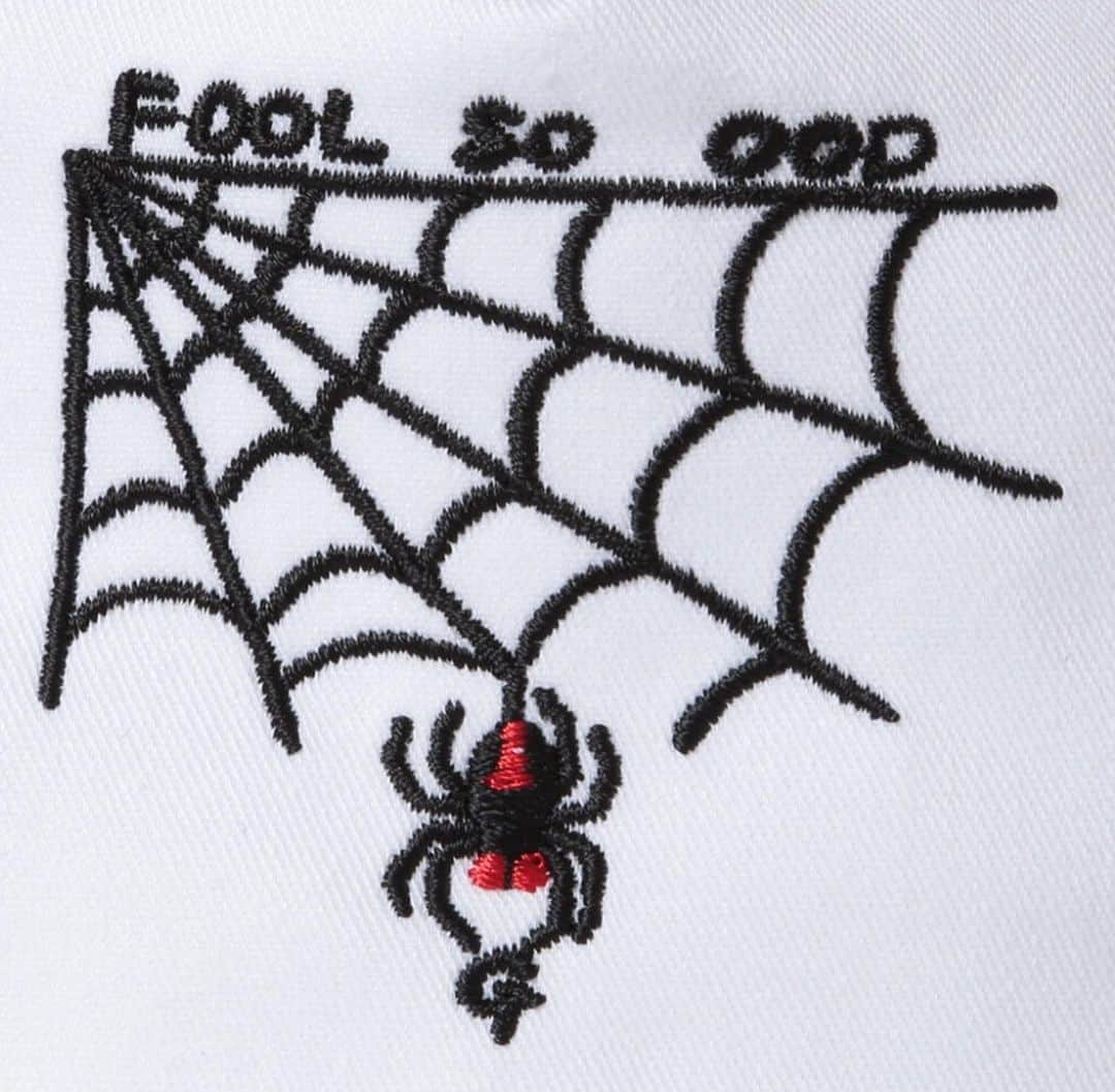 Katsufumi Takihanaのインスタグラム：「蜘蛛🕷️やSpiderweb🕸️は 知恵や幸運などの意味があります。しかし悪な意味にも使われる事もあり、 一体どっちなんだよ！ていうモチーフです。 どっちつかずなboys & girls はマストバイ💸 今すぐ @foolsogood_jp のonline store へGOだ！」