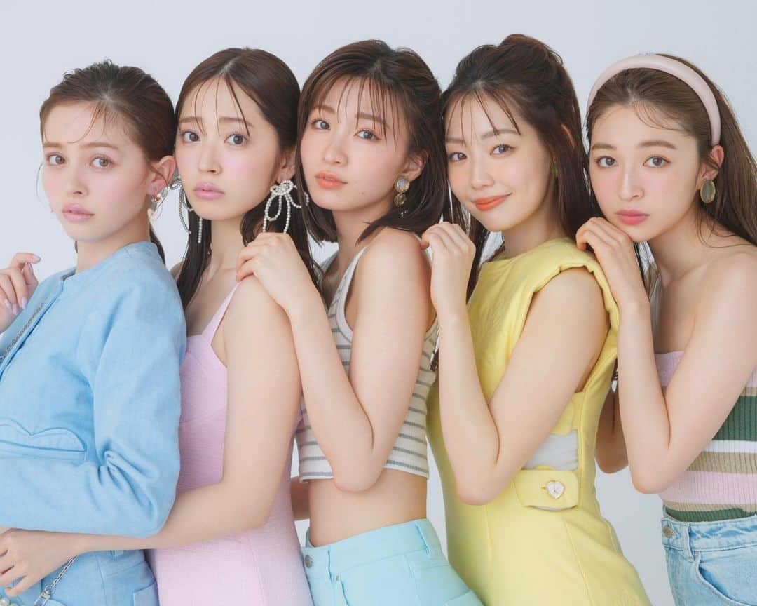 菊地泰久のインスタグラム：「@ray.magazine   #鈴木愛理 #上西星来 #加藤ナナ #岡崎紗絵 #中村里帆 #吉田朱里 ##高橋ひかる #佐々木久美 #金川紗耶 #村瀬紗英 #新澤菜央 #ray #菊地泰久 #yasuhisakikuchi #beauty #makeup #fashion #portrait #jewelry #gravure #shooting #photography #photographer #model #studio」