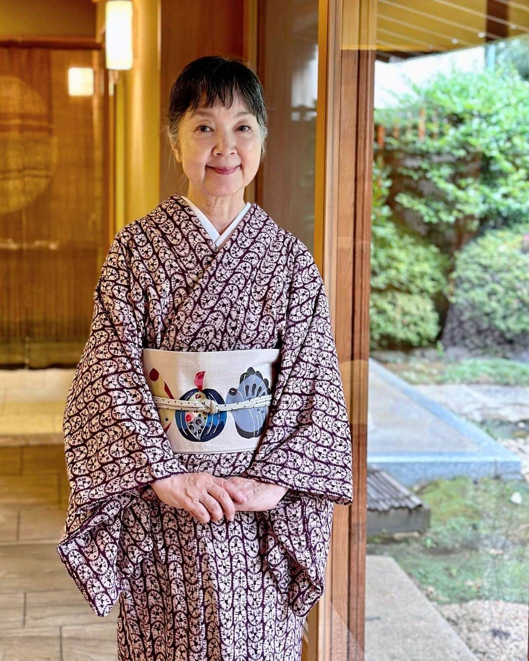 山崎陽子さんのインスタグラム写真 - (山崎陽子Instagram)「入梅 東京に戻ったら梅雨入り☔︎ 素敵な方の江戸小紋のお見立てへ。 小宮康正 江戸小紋展　6日目 @silklab88 #江戸小紋展  #kimono #紫根染め #木綿着物  #紅型ナワチョウ #半幅帯 #縄トモコ  #道明#冠組 #ごまちゃん」6月8日 20時04分 - yhyamasaki