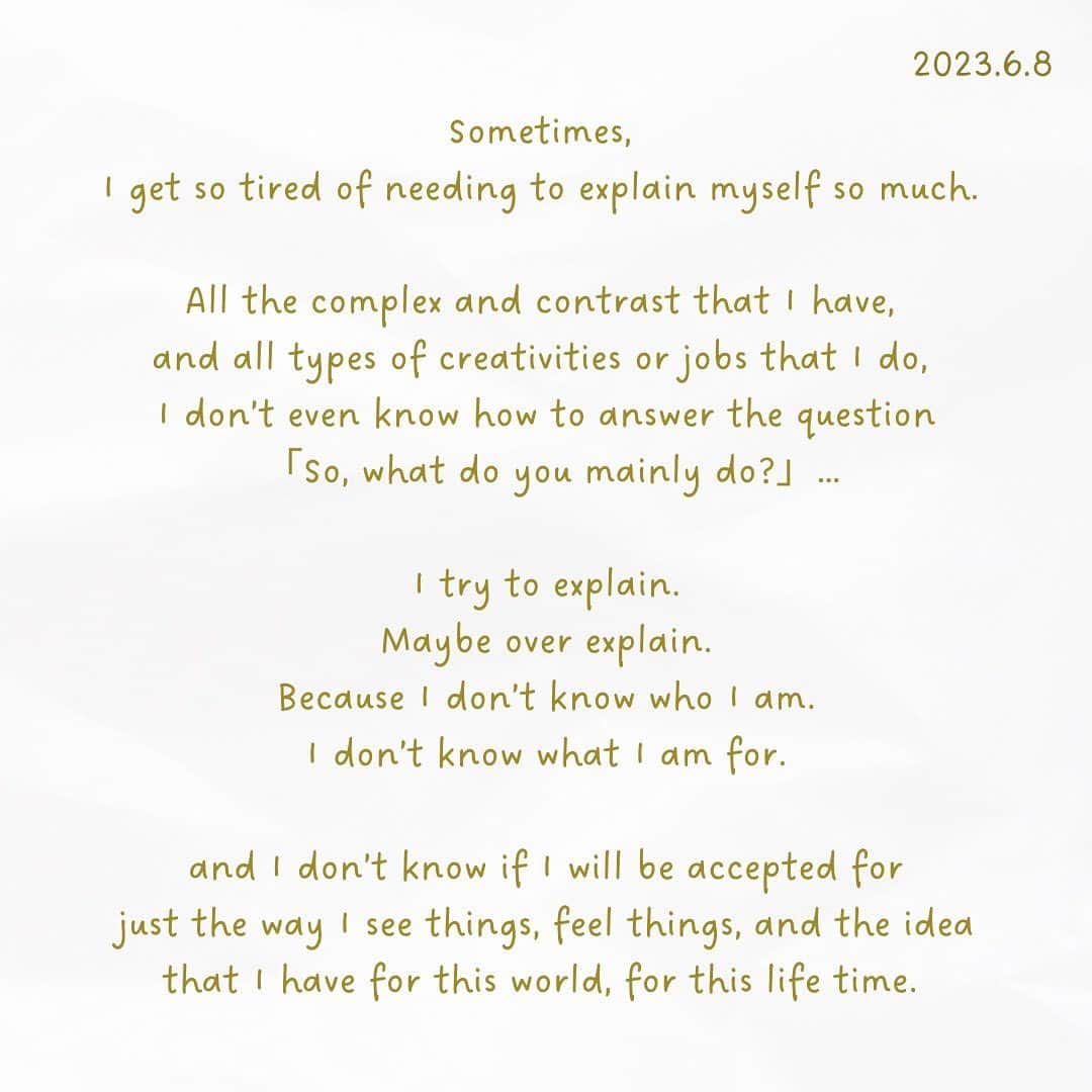 LINA（吉村リナ）のインスタグラム：「最近の心の中...💫  普段はソウルノートに文章を書くけれど、なぜか昨日と今日は気がついたらiPhoneのメモに書いていたもの。　　  誰かに読んでもらうためにシェアするというより、「今の自分」が生きるライフシーズンでのリアルな気持ちと考えなので、日記としてここに残すことにしました💫  もし共感できる部分があったり、 ひとりじゃないんだ！と思える部分があれば嬉しいです。  日本語に和訳すると全くニュアンスが変わるので、今回は英語のままにします💫  Thank you,  Love  #soulnote」