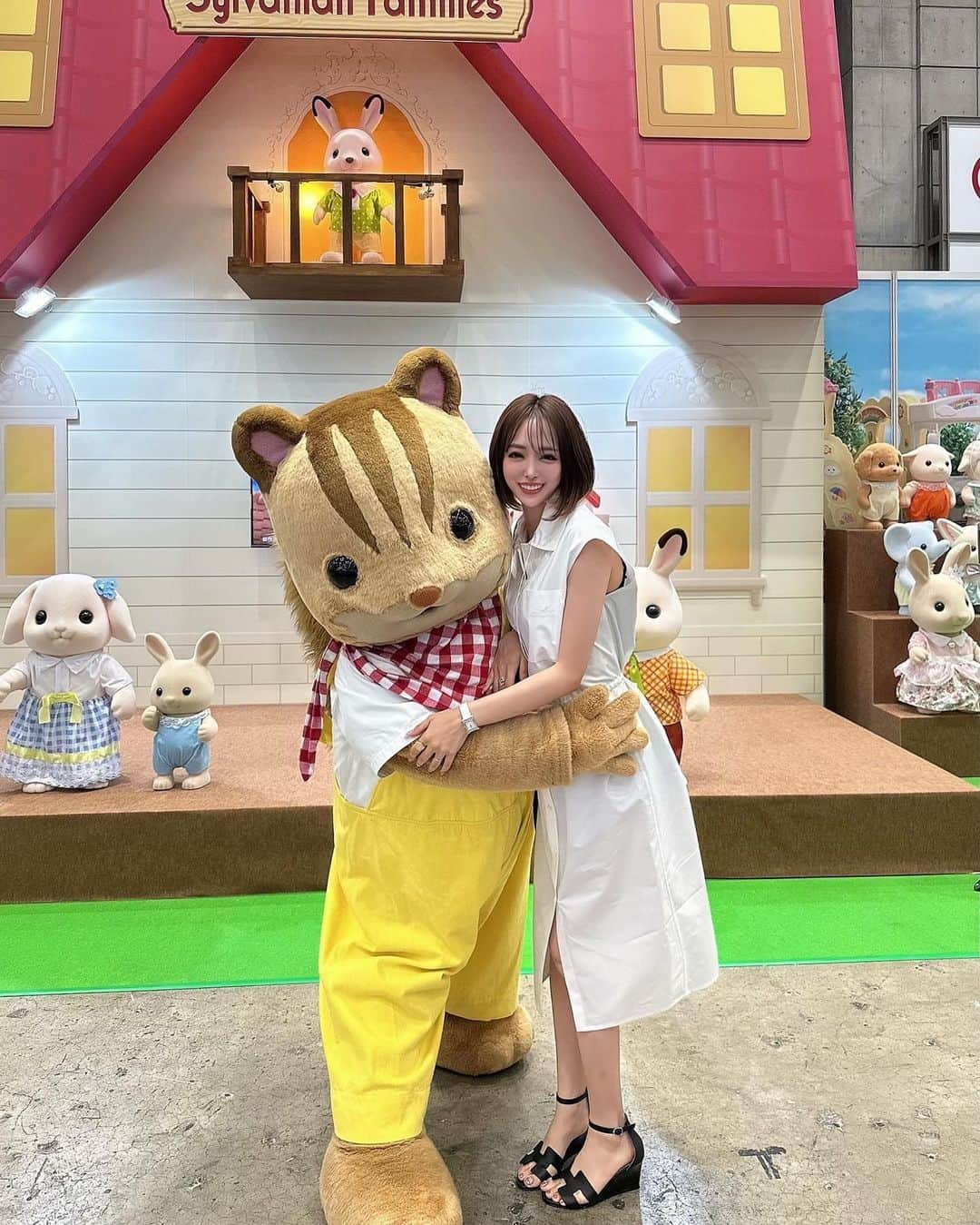 サキ吉さんのインスタグラム写真 - (サキ吉Instagram)「東京ビッグサイトで行われている 「東京おもちゃショー」に行ってきました🤖💕 ※ビジネスデーに参加🙋‍♀️ ． 旦那と一緒だったんだけど、 終始ふたりでウハウハ😂😂😂💓 うちらおもちゃ大好きなんだよね…笑 色んな企業のブースがあって新作のおもちゃでひと足お先に遊べたり、豪華な展示もいっぱい🙌 ベビ吉👶🏻の知育おもちゃもたくさん🧡 ． 今日もちいかわちゃんとかシルバニアファミリーのリスさんに会えたりしたんだけど、 6/10(土)・11(日)のパブリックデーは人気キャラクターもたくさんやってくるんだって🥰💕💕💕 ． お子さん連れでも楽しめるし、大人だけでも🙋‍♀️🧡 みんなもこの土日に行ってみてね🫶 ． 【開催場所】 ●東京ビッグサイト 住所：東京都江東区有明 3-11-1 東京おもちゃショー：西1・2・4ホール コロコロ魂フェスティバル：西3ホール URL：https://www.toys.or.jp/toyshow/ ． #おもちゃショー #東京おもちゃショー #toyshow #PR」6月8日 20時07分 - sakikichi1201