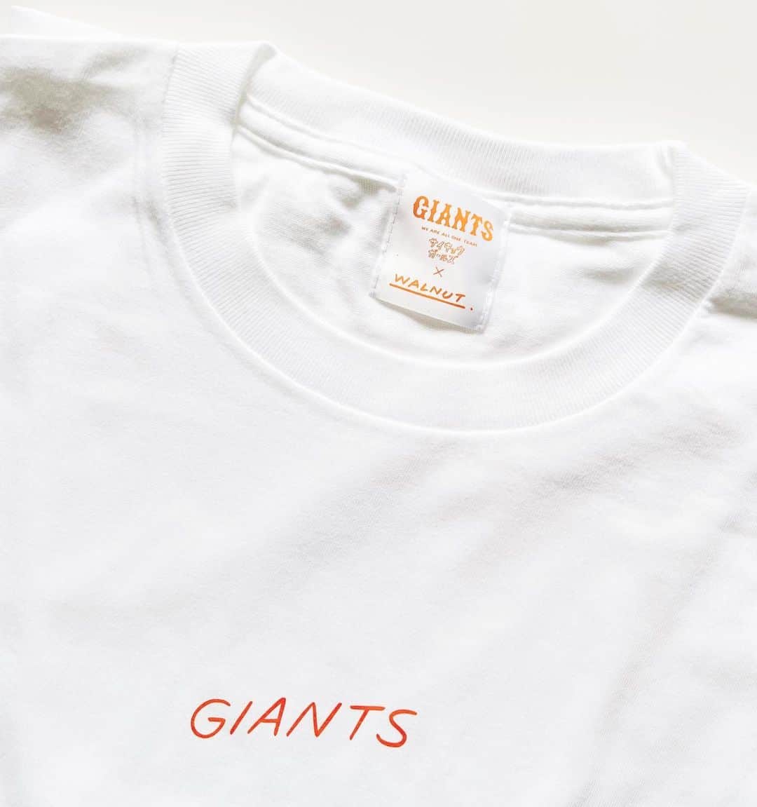WALNUTさんのインスタグラム写真 - (WALNUTInstagram)「GIANTS × WALNUT 今回のコラボプロジェクトのために描き下ろした15選手のイラストが、ジャイアンツ公式グッズとして登場しました⚾️   Tシャツはバックに大きく各選手のイラスト、フロントにはワンポイントでGIANTSの文字がプリントされています。 こちらのアイテムはGIANTS ONLINE STOREにて受注受付中です。  インスタでも15選手のイラストを順にアップしていきます！  25 #岡本和真　選手 2  #吉川尚輝　選手   #GIANTS」6月8日 20時10分 - walnut_illustration