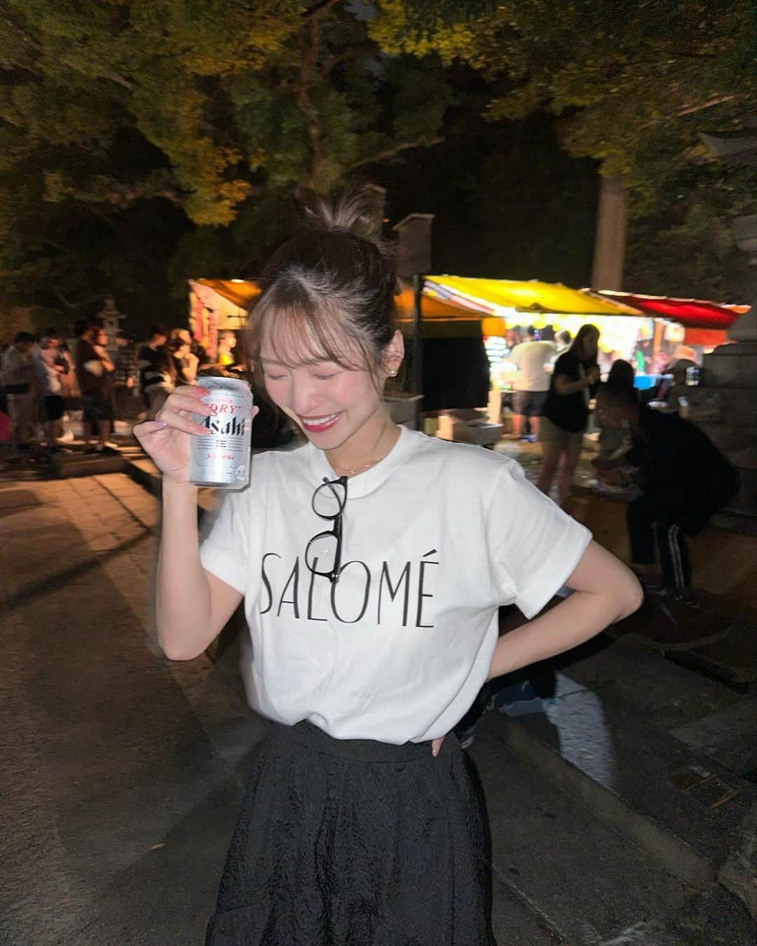 YUKIKOさんのインスタグラム写真 - (YUKIKOInstagram)「. 熱田まつり✨ 祭りってなるともう夏かーってなるよね🍉 初の熱田まつりは人が多すぎてびっくり！笑 屋台で買うのにも時間がかかりすぎた🥹 ビールとイカ焼き、焼きそば、串カツで乾杯🍻 急遽だったけど楽しかったー🤍  暑かったから髪アップにしたけど ギリギリお団子できた✌🏻 この日のコーデは @wego_official のロゴT🤍 ZOZOTOWNでの買い物がお得だったよ🛍️✨  #ウィゴー #WEGO #ロゴT #熱田祭り #お祭り #夏祭り」6月8日 20時13分 - 128yukinco