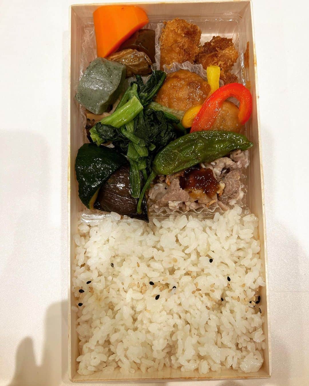 バカリズムのインスタグラム：「家事ヤロウ飯 ちとせ 試食がないので食べれた。」