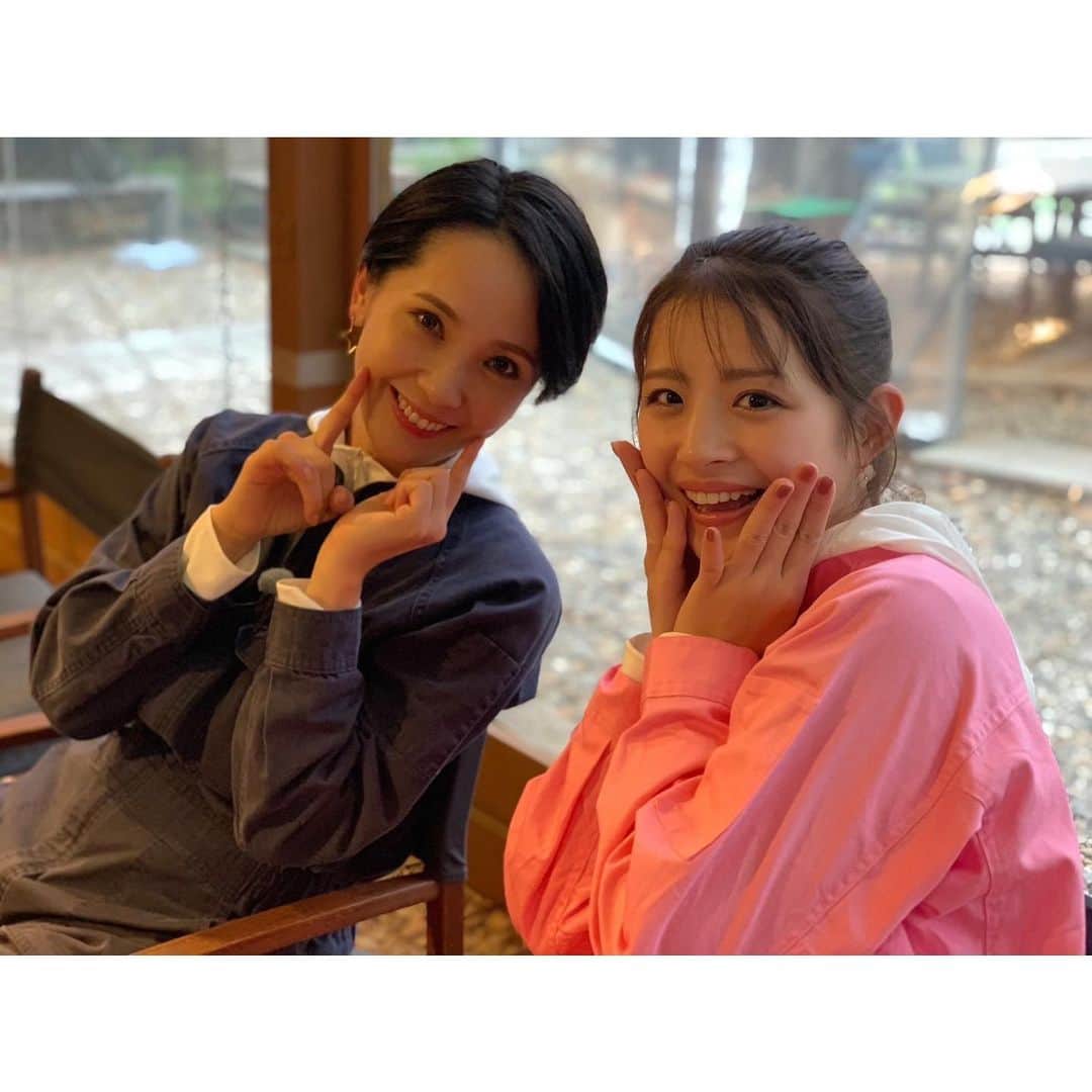 壱城あずささんのインスタグラム写真 - (壱城あずさInstagram)「. サンテレビ「キャッチ＋」  6月9日(金)、16日(金)放送 スター食材図鑑のロケに、あーちゃんがゲストで出演してくれました🩷 ロケの日は「可愛い〜」と何度言ったことやら😅 あーちゃんはお顔が最強に可愛いのは当然ですが性格が本当に可愛い😍 さりげなく気が利いて、疲れないの？ってくらいどんな時もいつも笑顔で、おじさんのようなところもあって 笑 同じ兵庫県出身ということが嬉しい🩷 ⁡ 養父市のニンニク、西宮市のハチミツ収穫、どちらもとーっても楽しいロケになりましたので是非放送ご覧ください❣️❣️ ⁡ ⁡ #サンテレビ #キャッチプラス #スター食材図鑑 #井川慶 さん #防護服姿 #まるでプーさん♡ #綺咲愛里 #可愛くてみんなメロメロ #ロケバスで阪神戦 #携帯でずっと見てる #ギャップ萌え #ピンク似合いすぎる #言いたいことありすぎて #ハッシュタグ永遠に続いてまう #我慢して終わろう #壱城あずさ #しーらん」6月8日 20時13分 - shiiran1012