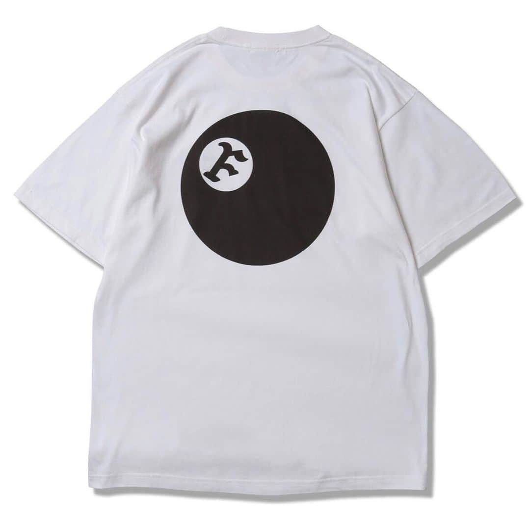 Katsufumi Takihanaのインスタグラム：「Tシャツのバックにはeight ball🎱 の“8”をFSGの頭文字“Ｆ”に変えてプリント。 eight ball🎱には、 良い意味の「キメる」 悪い意味の「キメる」があります。 フロントにSpiderweb、バックにeight ball。 bad boys & bad girlsはマストバイ💸 今すぐ @foolsogood_jp のonline store へGOだ！」