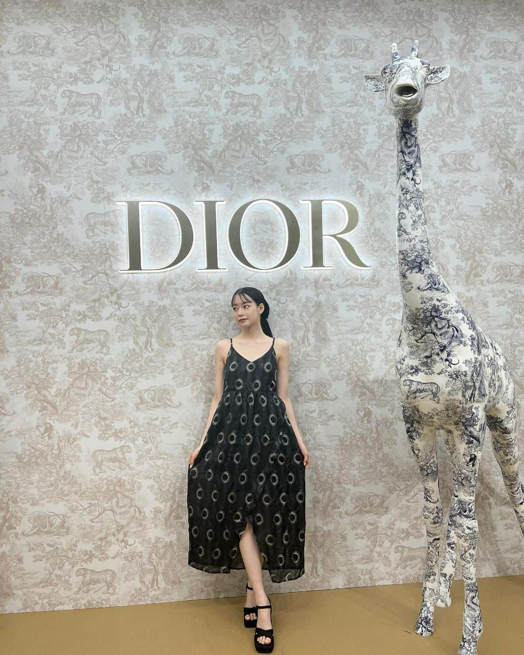 Nagomi（なごみ）のインスタグラム：「DIOR beauty  LE JARDIN DIORIVIERA  -ル ジャルダン ディオリビエラ-  メゾン クリスチャン ディオールの 新フレグランスが誕生🕊🤍  ローズのグルマリンな香りに いちじくのグリーンな香りがフワッと広がる. これからな季節にぴったりな爽やかな香り🌿  @DIORBEAUTY #ルジャルダンディオリビエラ  #クリスチャンディオール #LEJARDINDIORIVIERA」