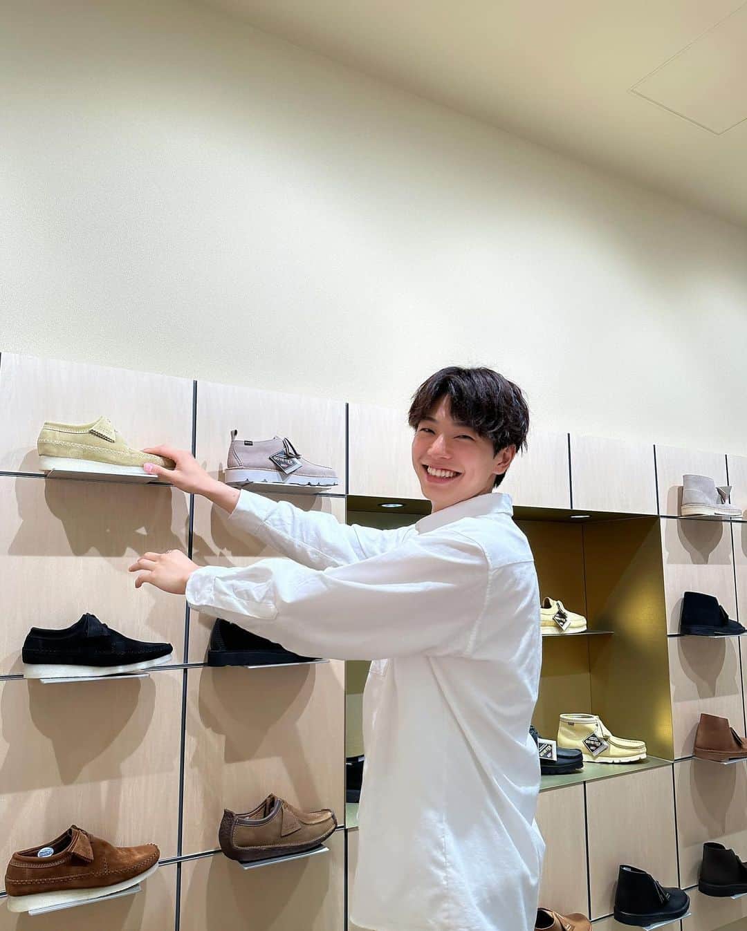りょーたさんのインスタグラム写真 - (りょーたInstagram)「㊗️🎉 CLARKSが6月9日に京都店オープンするからお先にお邪魔して来た✨ • 俺がほぼ毎日愛用してるぐらいオススメのスニーカー😊 • • • #clarks #clarksoriginals #クラークスオリジナルズ #クラークス #クラークスオリジナルズキョウト」6月8日 20時24分 - ryota_926