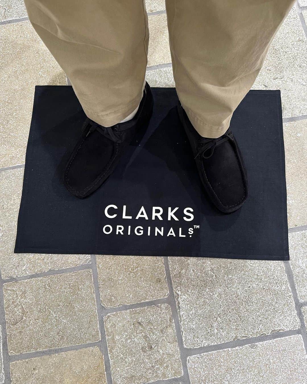 りょーたさんのインスタグラム写真 - (りょーたInstagram)「㊗️🎉 CLARKSが6月9日に京都店オープンするからお先にお邪魔して来た✨ • 俺がほぼ毎日愛用してるぐらいオススメのスニーカー😊 • • • #clarks #clarksoriginals #クラークスオリジナルズ #クラークス #クラークスオリジナルズキョウト」6月8日 20時24分 - ryota_926