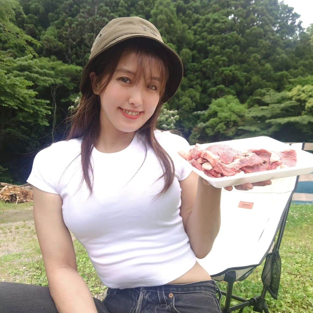 日里麻美のインスタグラム：「＊ ワイルドに食べるが一番を主張  ステーキやりたくて 鉄板のやつ買ったんだけど 忘れてきてて、ホットサンドのやつで代用  味は最高ですね🧡🧡 自然の中で食べるご飯はなぜこんな美味しいのか🤔  もう、来週すぐでも行きたい だれか誘って♡  電子写真集イベント 【ゲスト】相原美咲・篠見星奈・てるる・日里麻美※五十音順 【開催】2023年6月24日（土） 【開場】17:50 【開演】18:00 【定員数】50名様 【会場】ソフマップAKIBA アミューズメント館8F 【集合場所】ソフマップAKIBA アミューズメント館8F 【イベント内容】トーク＆特典会※出演者は水着となります。  【イベント参加方法】 パスマーケット上にて『イベント参加券(サイン入り個別水着2ショットチェキ券１枚付)』をご購入のお客様は先着で特典会にご参加になれます。 【特典会内容】※当日会場内レジでも販売いたします。 個別水着撮影券（30秒） ¥2,000（税込）※ソロチェキ変更可 追加水着2ショットチェキ券（サイン付） ¥2,000（税込）  予約の方法は ハイライトの「イベントの予約」 から🧡 予約まってるよー🥰  * *  【販売中】 💠抑えきれない胸の鼓動　DVD & Blu-ray Amazonなどで購入できます 💠グラビア学園　グラビア動画&デジタル写真集　Amazon、DMMで購入できます  【TV、Web】 💠さまぁ～ずチャンネル　『訳あり女』『アシスタントオーディション』  💠YouTube　『ひさっちゃんねる』で検索  💠チョコブラABEMA限定動画  💠Abema「BAZOOKA!!!」#12  【イベント】 💠6/10  落語　予約した？ 💠6/14  まーすた下北沢店 💠6/24  リリースイベント🧡 * * **ら  #着衣でも主張　#キャンプ　#キャンプ教えて #キャンプ初心者   #アウトドア #37歳グラビア #おっぱいの大きいお姉さんは好きですか #hisato」