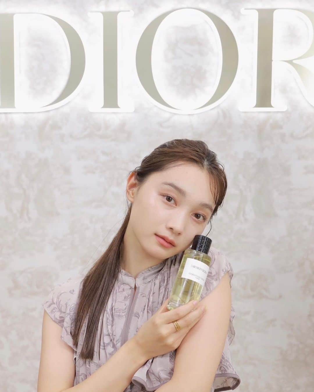 新野尾七奈のインスタグラム：「🫧🤍LE JARDIN DIORIVIERA  -ル ジャルダン ディオリビエラ-🤍🤍✨  メゾン クリスチャン ディオールの新フレグランス “ディオリヴィエラ” 爽やかな香りで素敵な記憶がよみがえる🤍🫧  @DIORBEAUTY #ルジャルダンディオリビエラ  #LEJARDINDIORIVIERA #メゾンクリスチャンディオール」