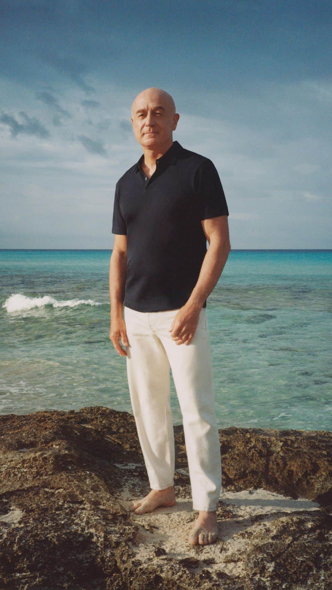 MANGOのインスタグラム：「A solidarity collection made of a blend of seaweed, wood cellulose and cotton has been possible thanks to the collaboration of Mango, marine biologist Manu San Félix and R&D company PYRATEX®. All the profits will be donated to Asociación Vellmari’s project to restore the Mediterranean ecosystem. From the sea, for the sea.」