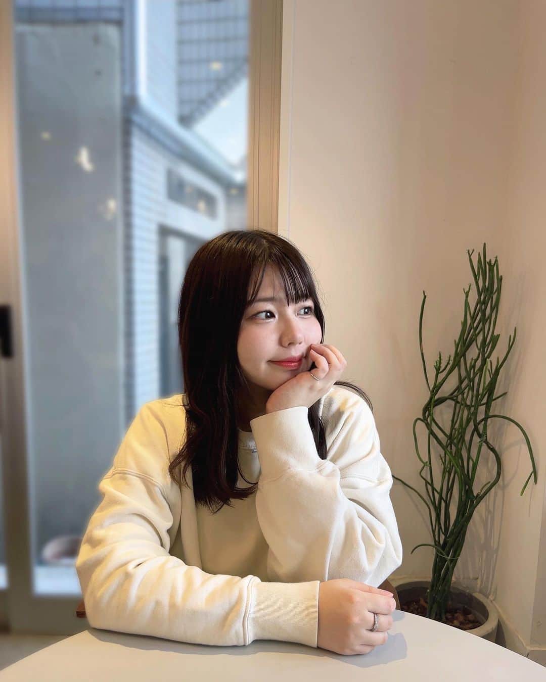 今井瞳のインスタグラム：「🍩 ㅤㅤㅤㅤㅤㅤㅤㅤㅤㅤㅤㅤㅤ ㅤㅤㅤㅤㅤㅤㅤㅤㅤㅤㅤㅤㅤ 昨日の投稿は 妹が撮ったものでした📷* これもです〜！！ ㅤㅤㅤㅤㅤㅤㅤㅤㅤㅤㅤㅤㅤ 久しぶりに一緒にカフェとランチ 嬉しかったよ✌︎ ㅤㅤㅤㅤㅤㅤㅤㅤㅤㅤㅤㅤㅤ ㅤㅤㅤㅤㅤㅤㅤㅤㅤㅤㅤㅤㅤ 今日も1日おつかれさま( ¨̮ ) #おやすみなさい #gn ㅤㅤㅤㅤㅤㅤㅤㅤㅤㅤㅤㅤㅤ ㅤㅤㅤㅤㅤㅤㅤㅤㅤㅤㅤㅤㅤ #カフェ巡り #カフェタイム #cafetime #카페투어　 #japanesegirl #actress  ㅤㅤㅤㅤㅤㅤㅤㅤㅤㅤㅤㅤㅤ#きょうのいまい #今井瞳」