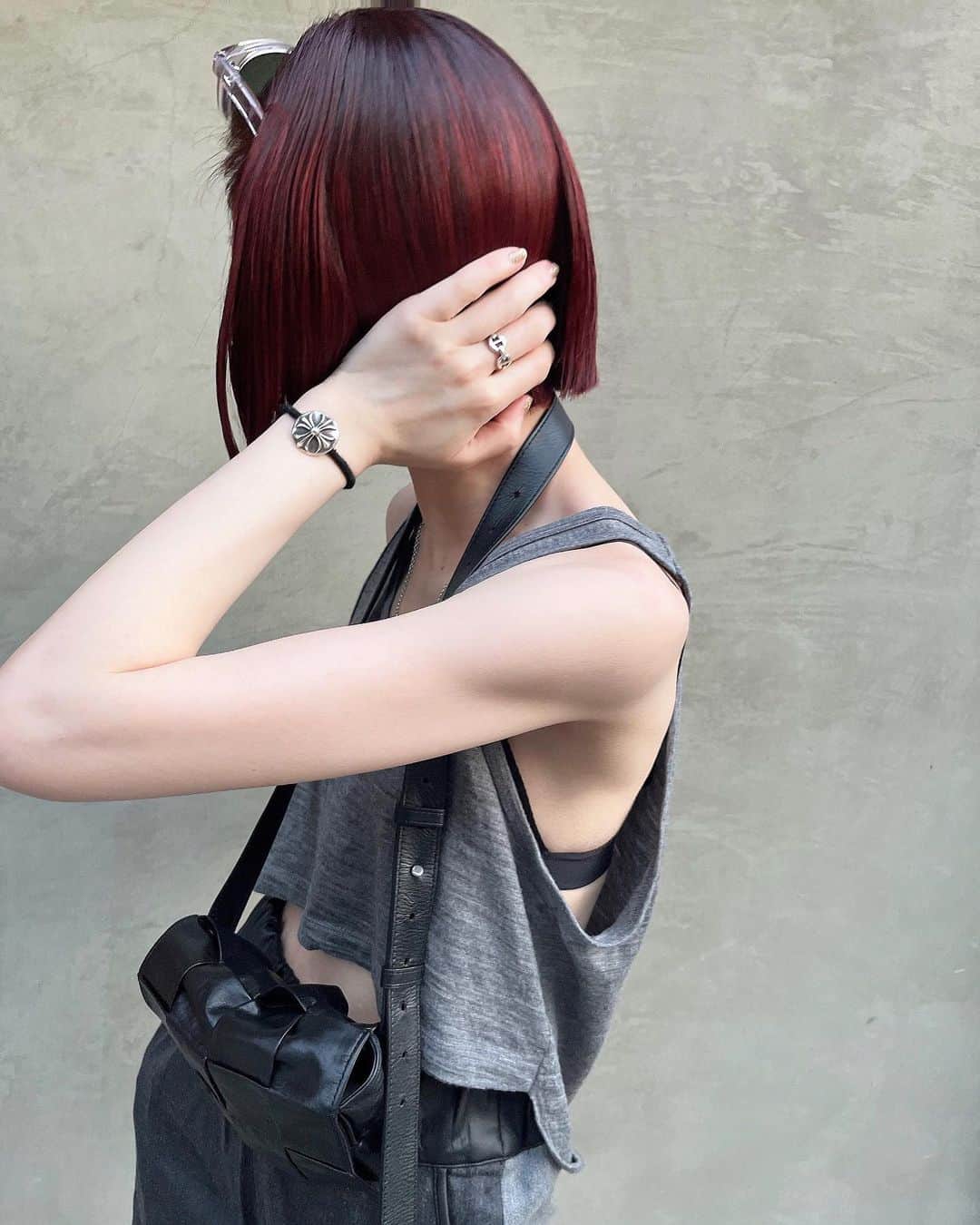 おかもとあきのインスタグラム：「new color💁🏻‍♀️かわいい赤にしてってお願いしたらcherry redにしてくれた🍒  ✂️by @aya__zoey」