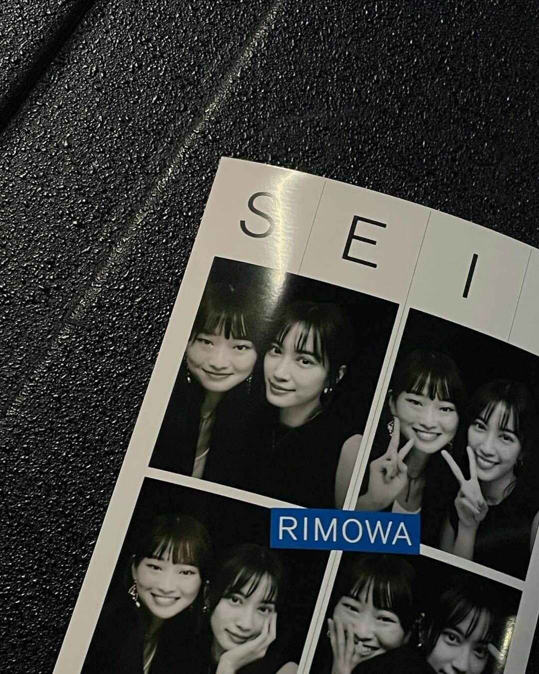 月山京香さんのインスタグラム写真 - (月山京香Instagram)「. RIMOWA 125周年アニバーサリー展 「SEIT 1898」🌏💫  今までのアイテムのアーカイブ展示や歴史を見れて とても楽しめるコンテンツが沢山！  レザータグに刻印してもらったの！ 私は大好きな青のレザーにグリッターのイニシャルを💙 @mari_ka95 さんと一緒にプリクラ撮ったの！ 楽しかったー！🫶🏻  #RIMOWA125　 #RIMOWAseit1898」6月8日 20時50分 - i_am_kyoka_yade